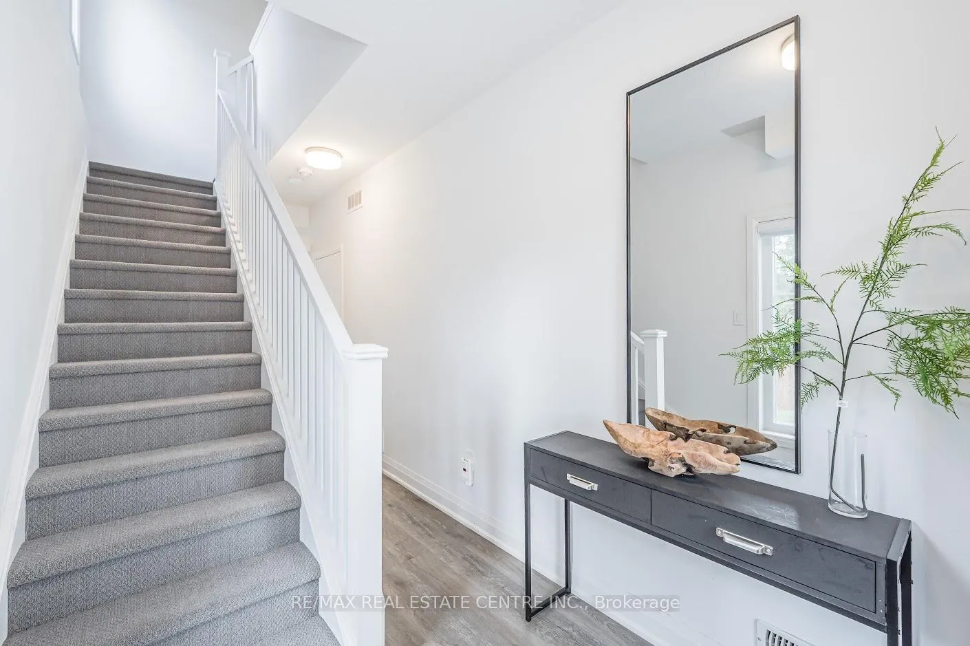 Photo 6 of 25 Steele Crescent, Guelph, St. Patrick's Ward — HOMEH