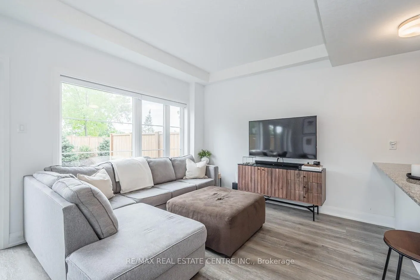 Photo 7 of 25 Steele Crescent, Guelph, St. Patrick's Ward — HOMEH