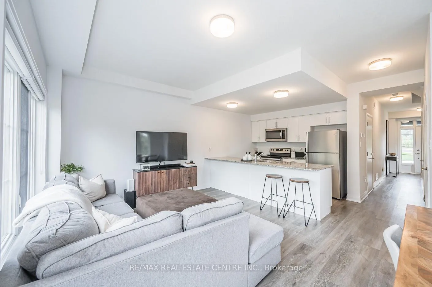 Photo 9 of 25 Steele Crescent, Guelph, St. Patrick's Ward — HOMEH