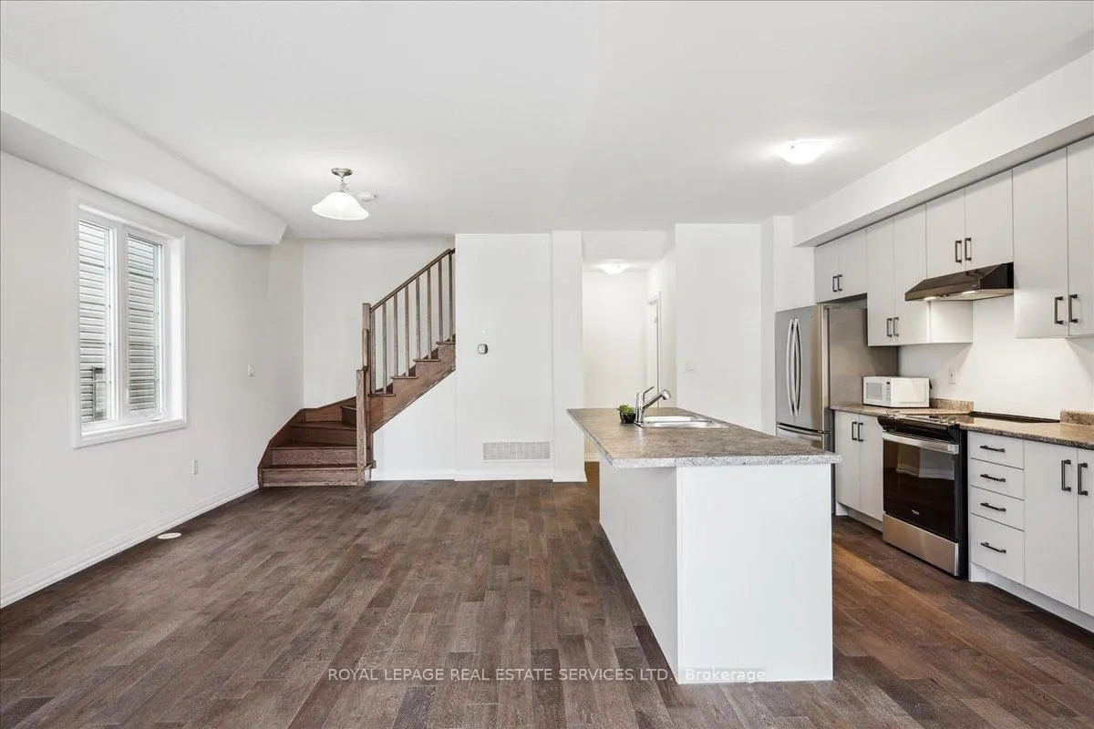 Photo 8 of 81 Norwich Crescent, Haldimand — HOMEH