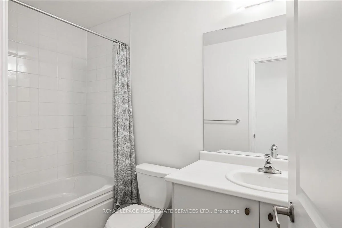 Photo 16 of 81 Norwich Crescent, Haldimand — HOMEH