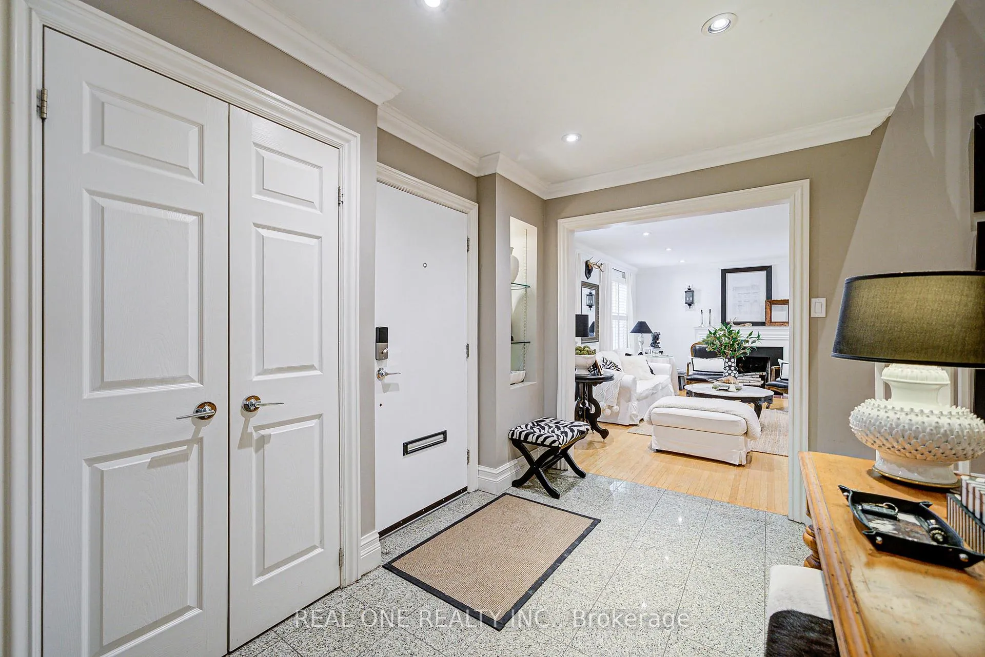 Photo 2 of 21 Alcaine Court, Markham, Thornhill — HOMEH