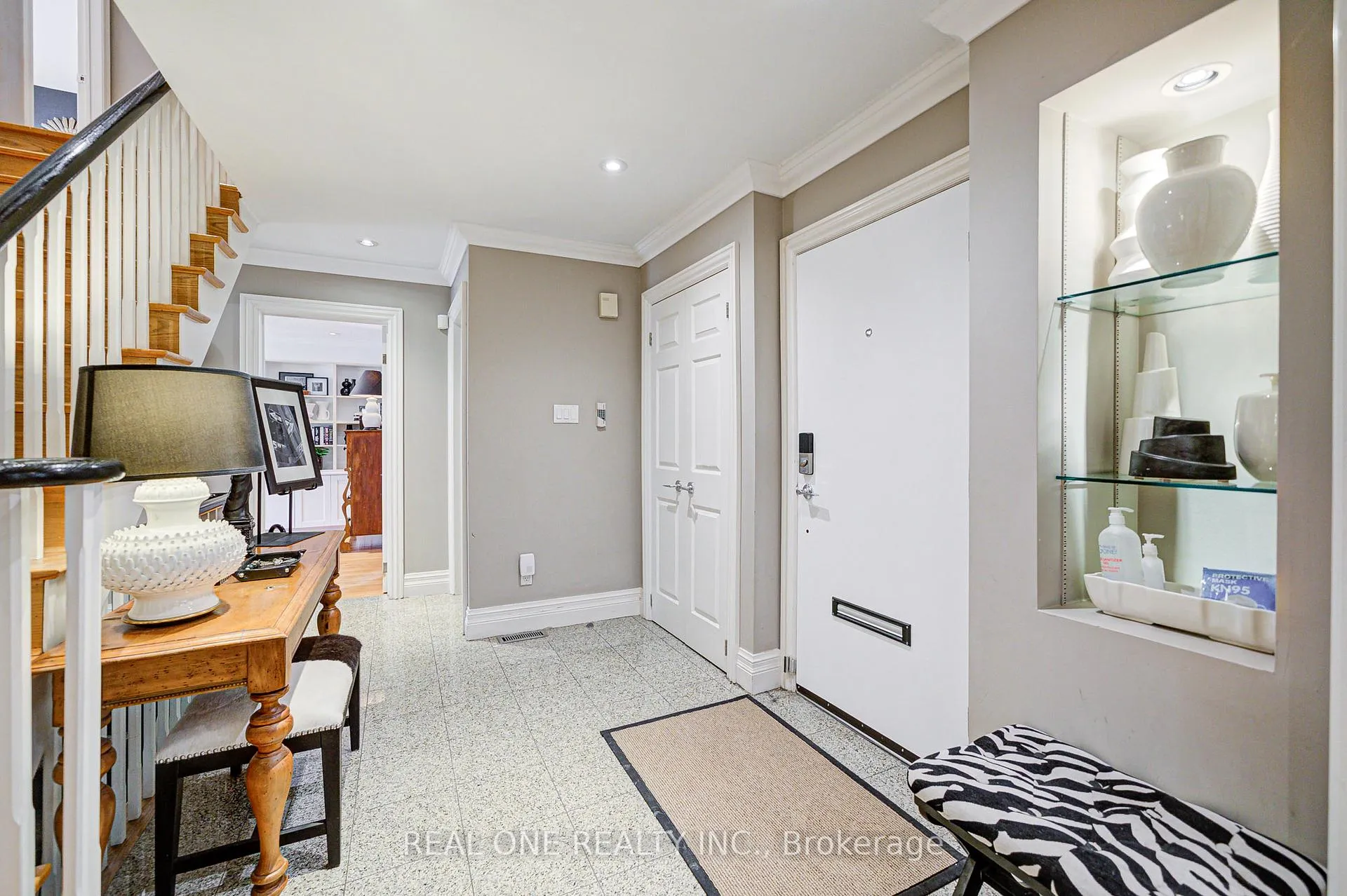 Photo 3 of 21 Alcaine Court, Markham, Thornhill — HOMEH