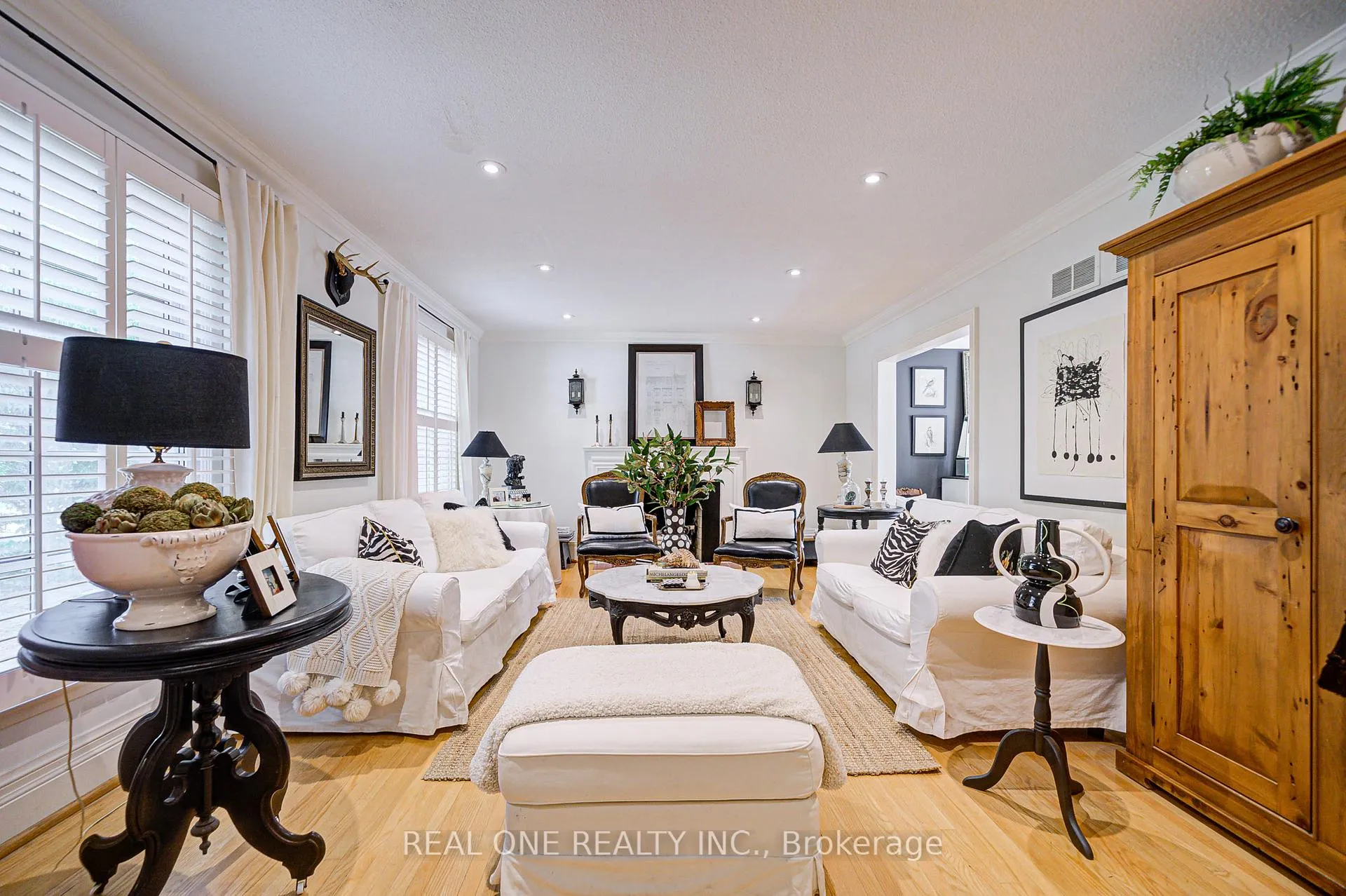 Photo 5 of 21 Alcaine Court, Markham, Thornhill — HOMEH