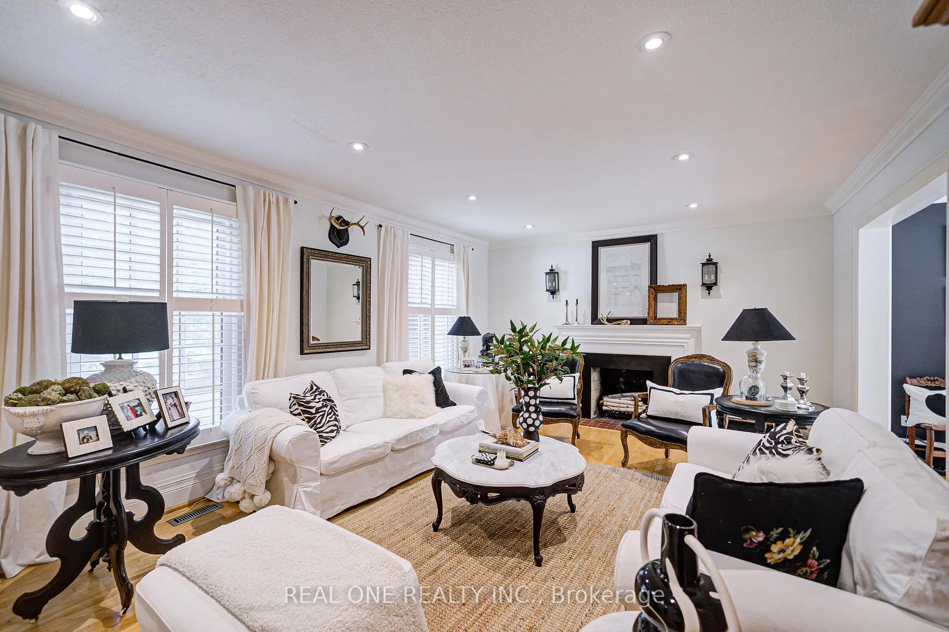 Photo 6 of 21 Alcaine Court, Markham, Thornhill — HOMEH