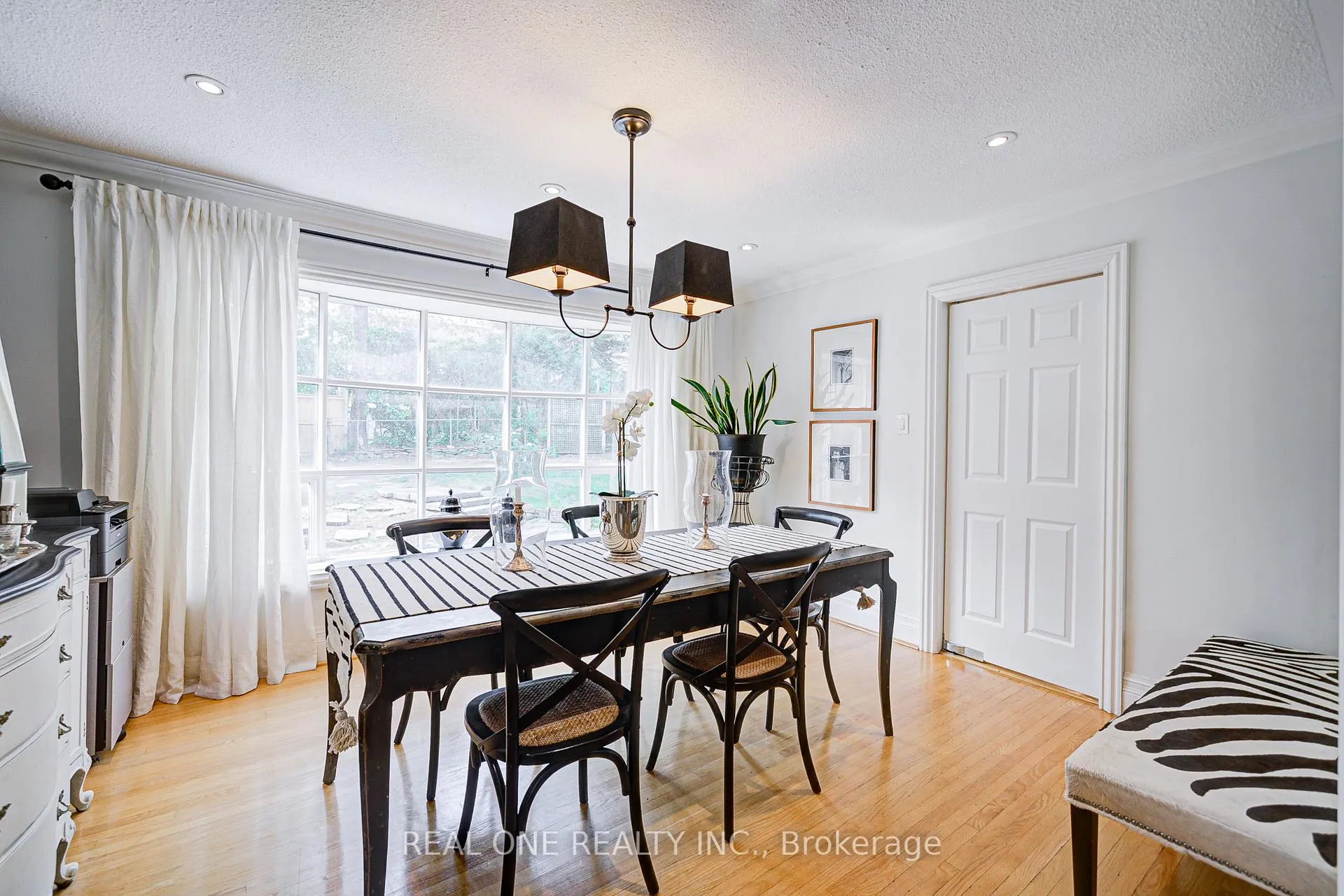 Photo 9 of 21 Alcaine Court, Markham, Thornhill — HOMEH