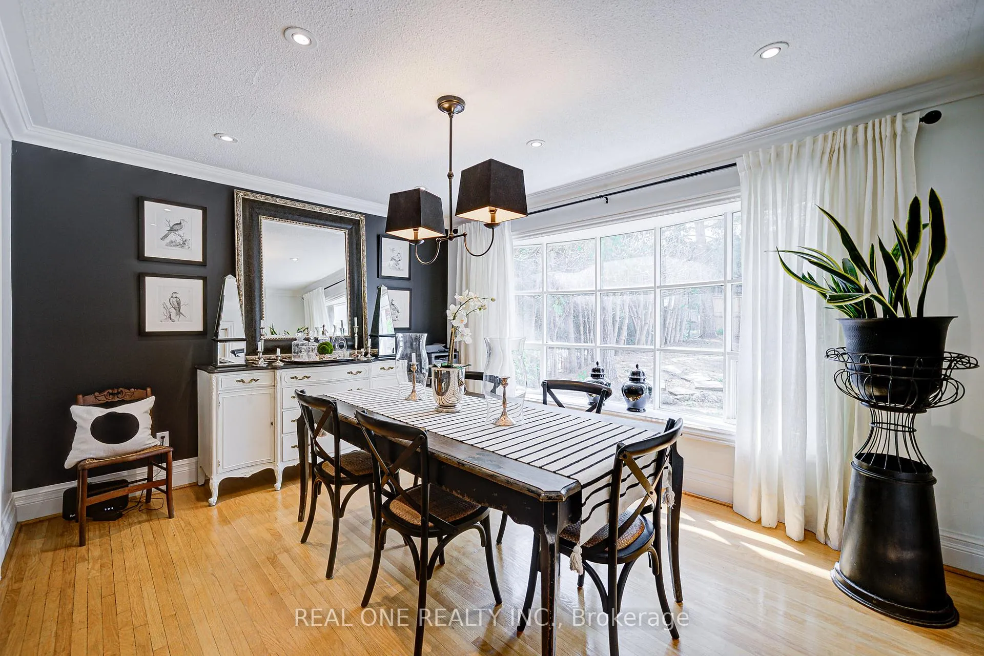 Photo 10 of 21 Alcaine Court, Markham, Thornhill — HOMEH
