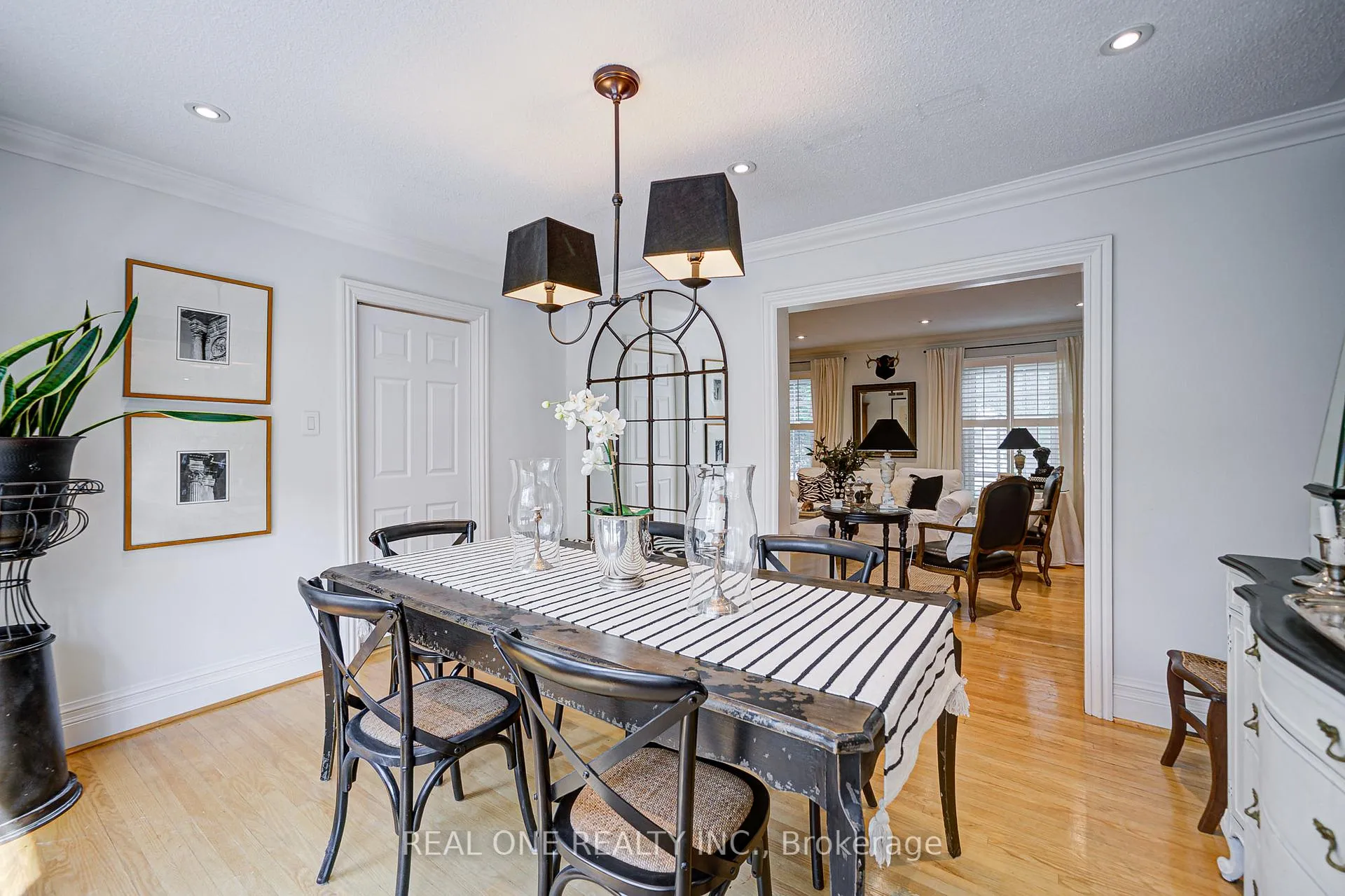 Photo 11 of 21 Alcaine Court, Markham, Thornhill — HOMEH