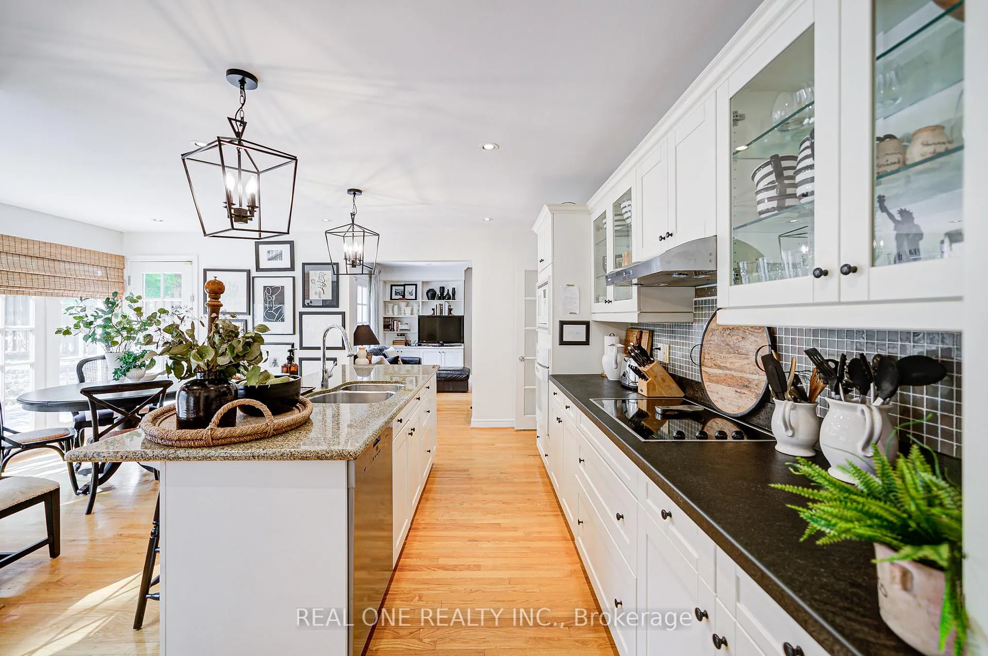 Photo 13 of 21 Alcaine Court, Markham, Thornhill — HOMEH