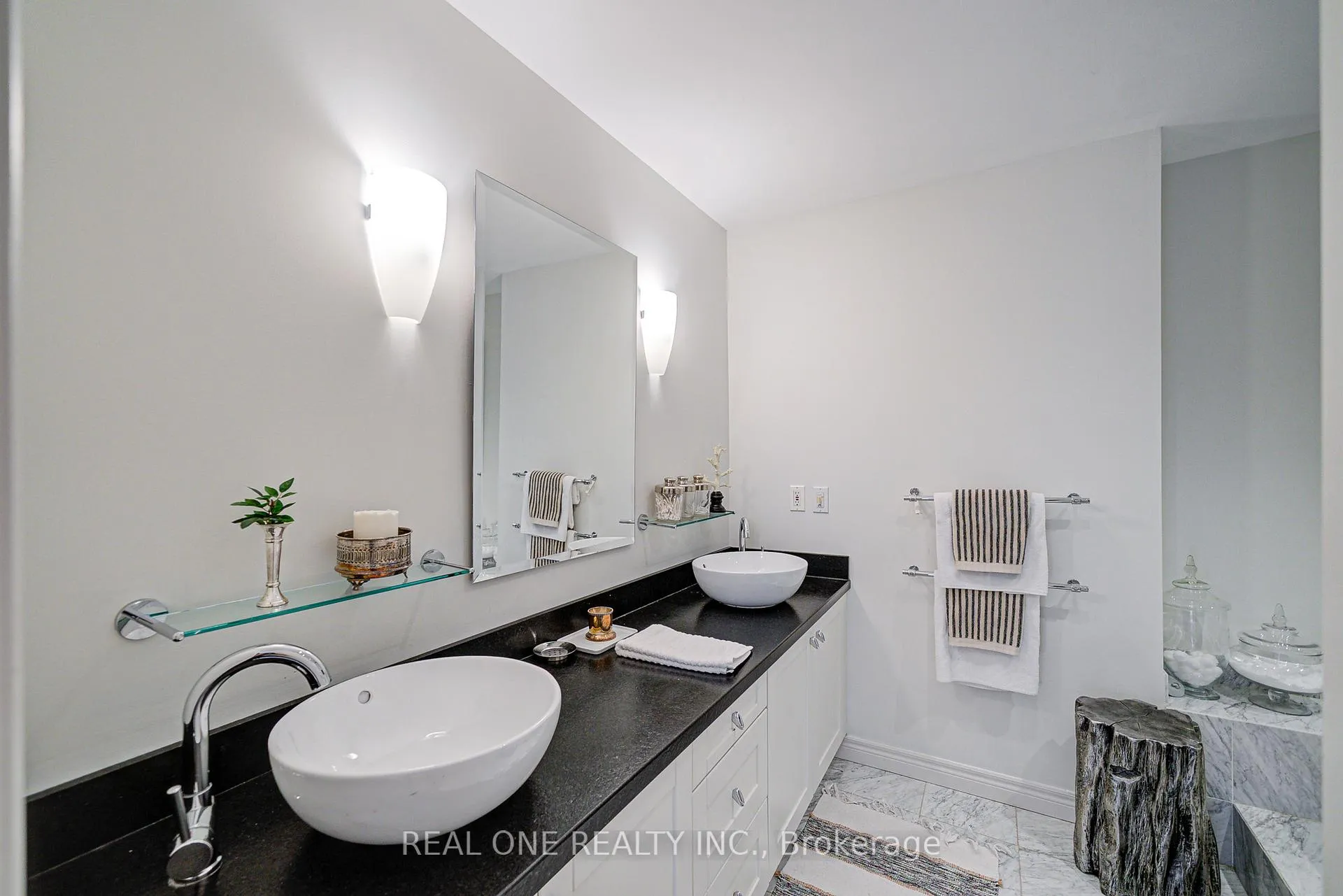 Photo 34 of 21 Alcaine Court, Markham, Thornhill — HOMEH