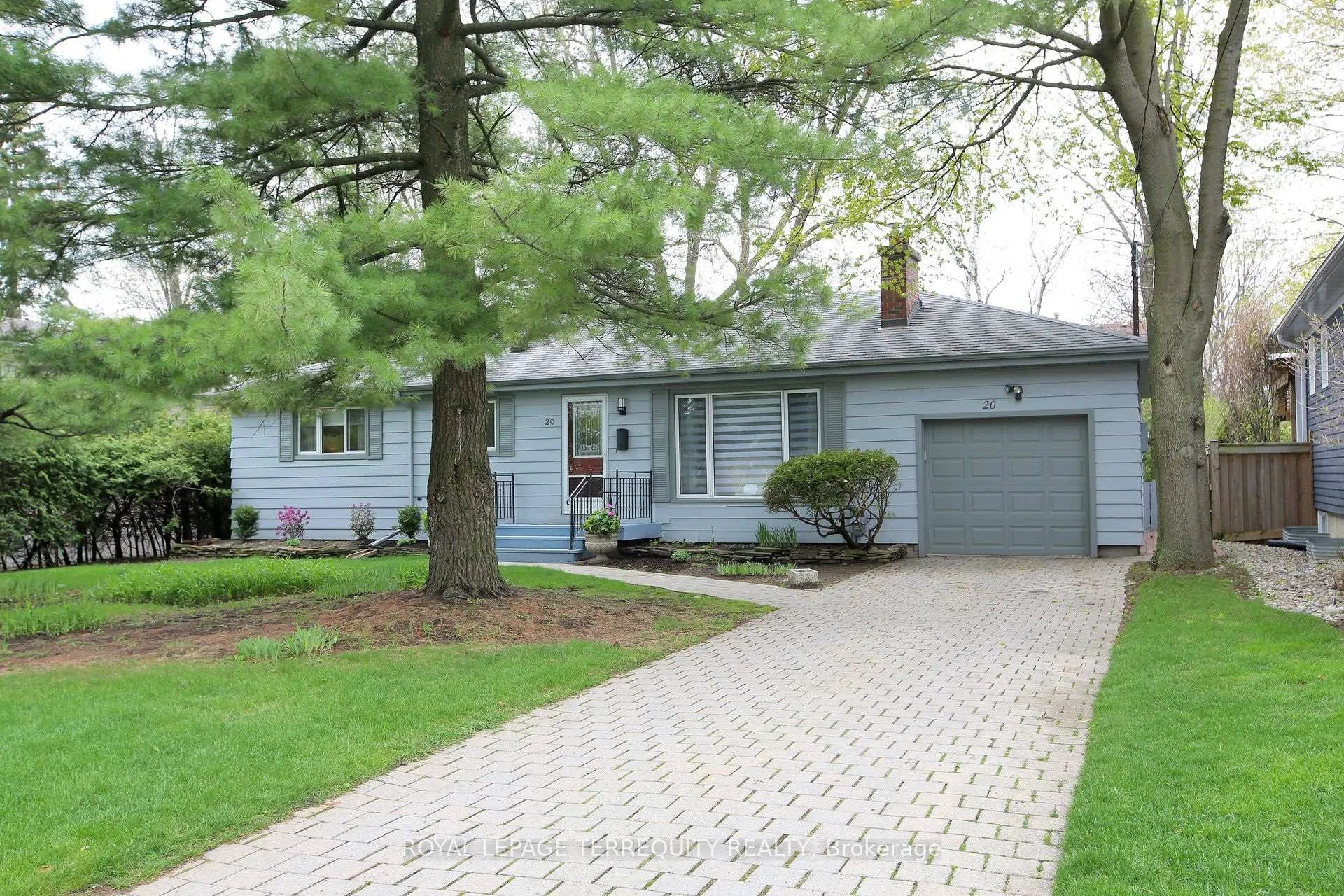 Photo 3 of 20 Paradise Avenue, Markham, Markham Village — HOMEH