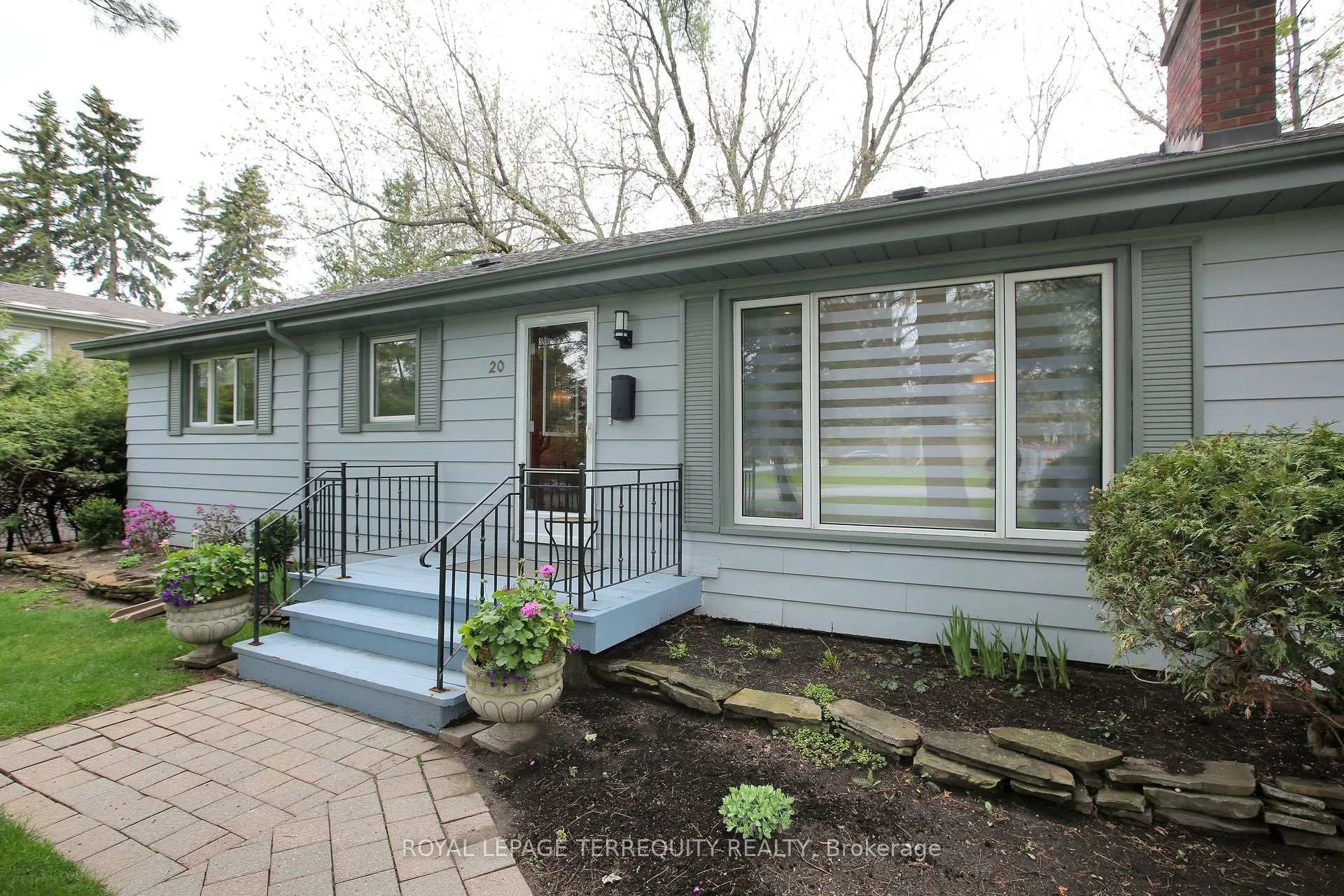 Photo 5 of 20 Paradise Avenue, Markham, Markham Village — HOMEH