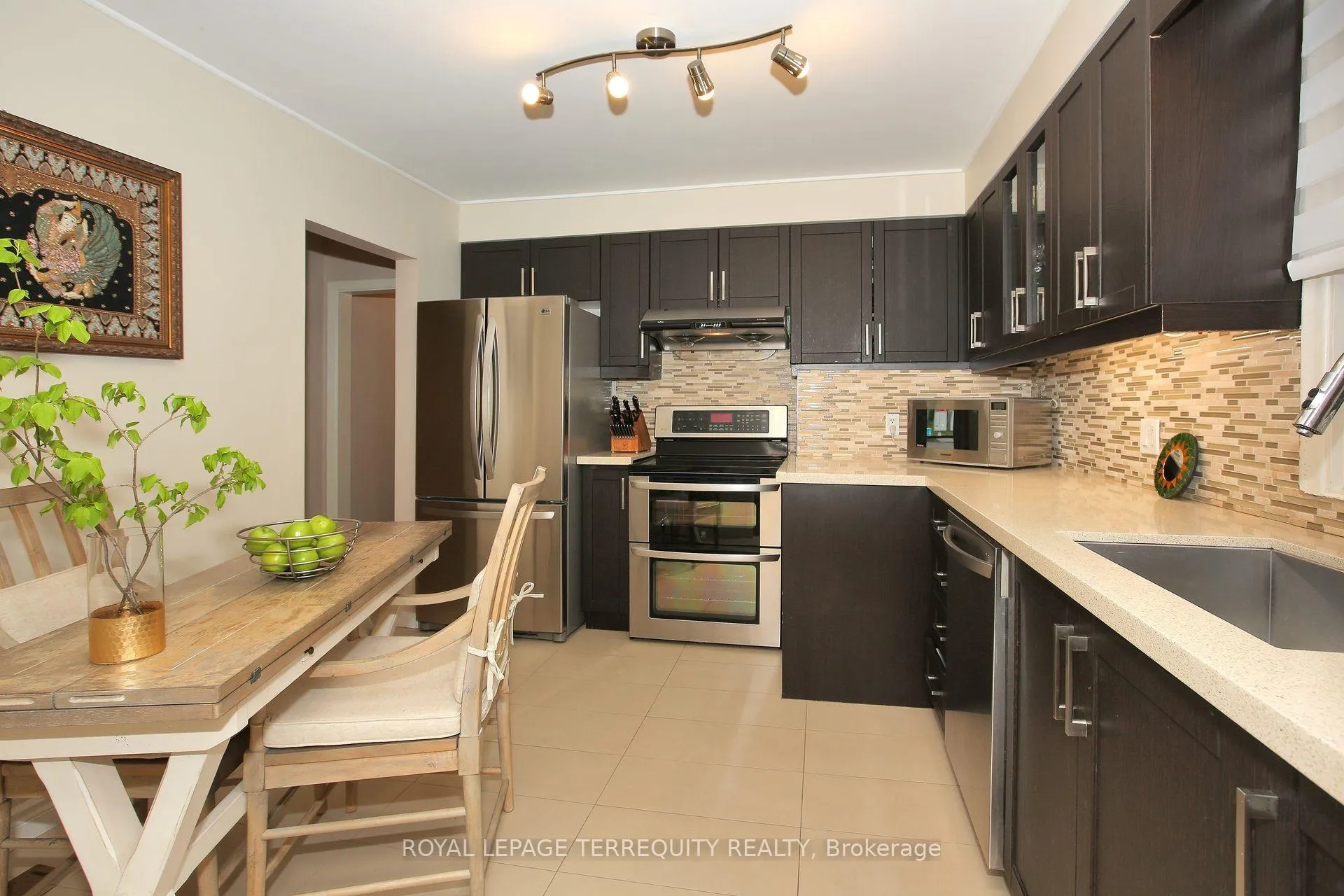 Photo 11 of 20 Paradise Avenue, Markham, Markham Village — HOMEH