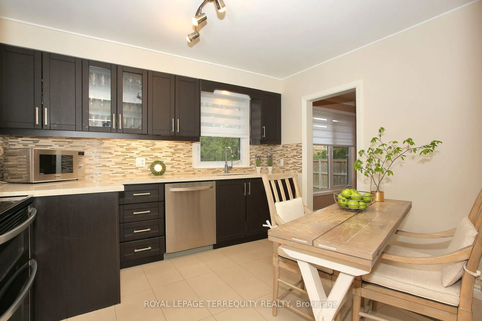 Photo 12 of 20 Paradise Avenue, Markham, Markham Village — HOMEH