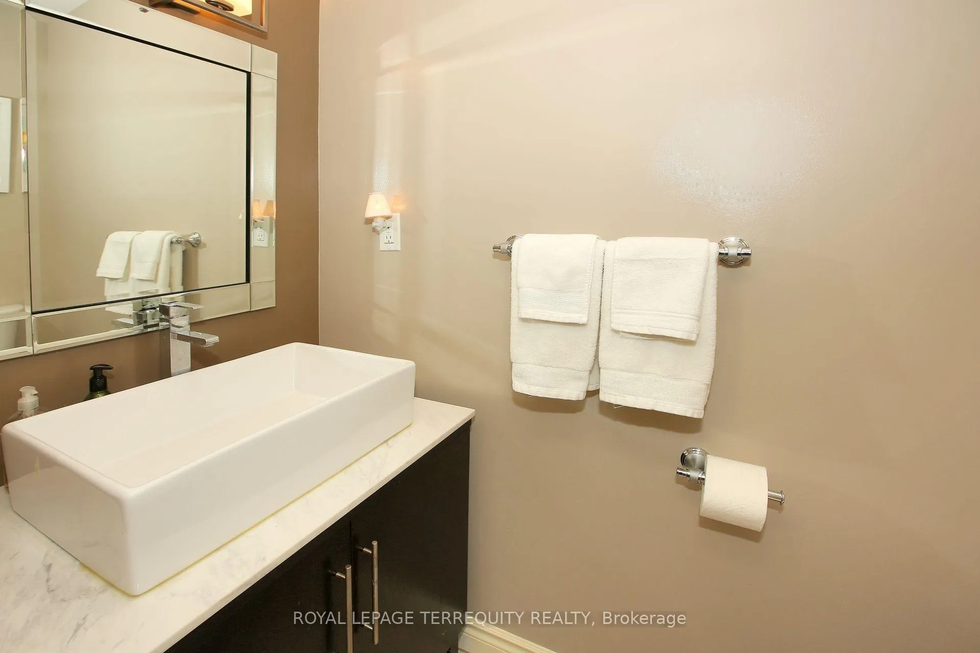 Photo 13 of 20 Paradise Avenue, Markham, Markham Village — HOMEH