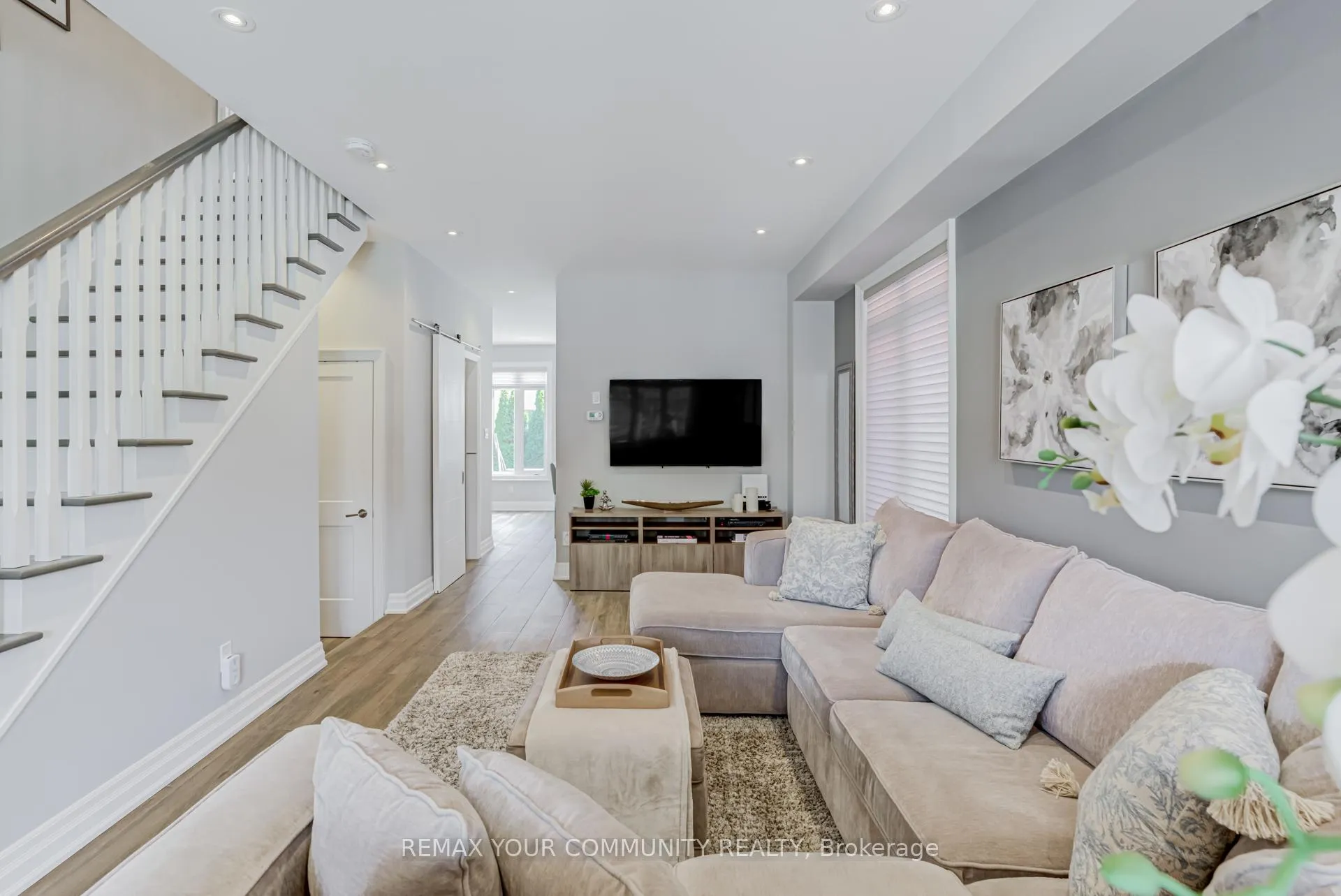 Photo 3 of 21 Amparo Drive, Vaughan, Vellore Village — HOMEH
