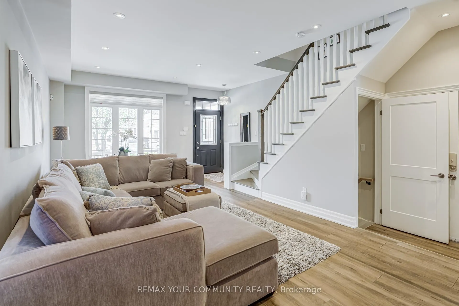 Photo 5 of 21 Amparo Drive, Vaughan, Vellore Village — HOMEH