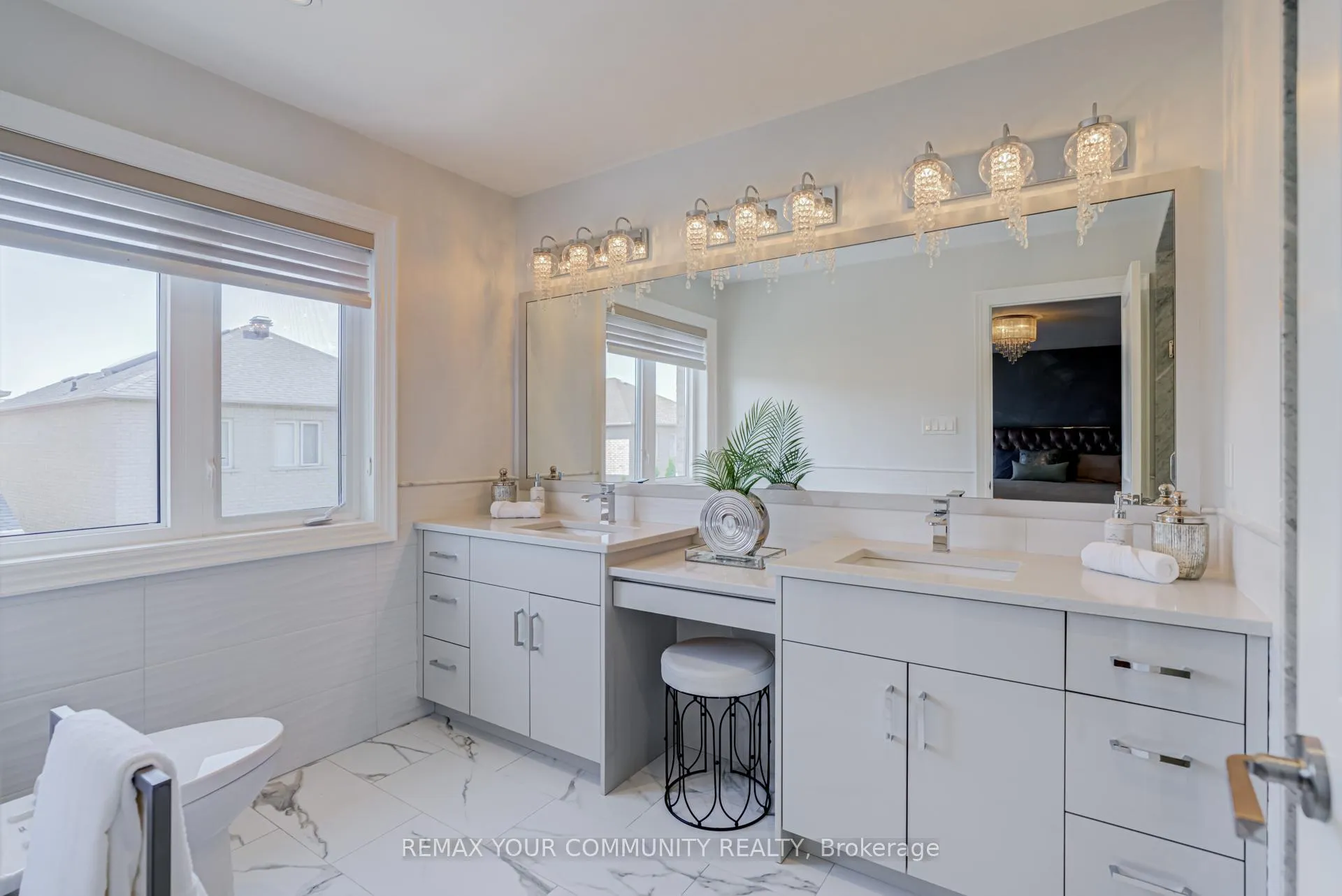 Photo 14 of 21 Amparo Drive, Vaughan, Vellore Village — HOMEH