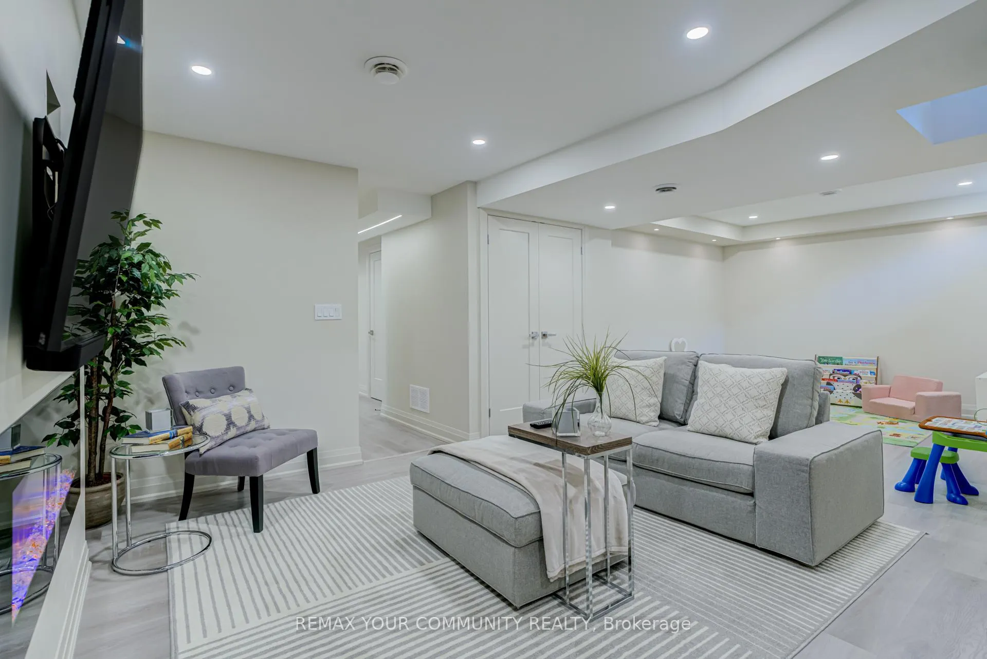 Photo 25 of 21 Amparo Drive, Vaughan, Vellore Village — HOMEH