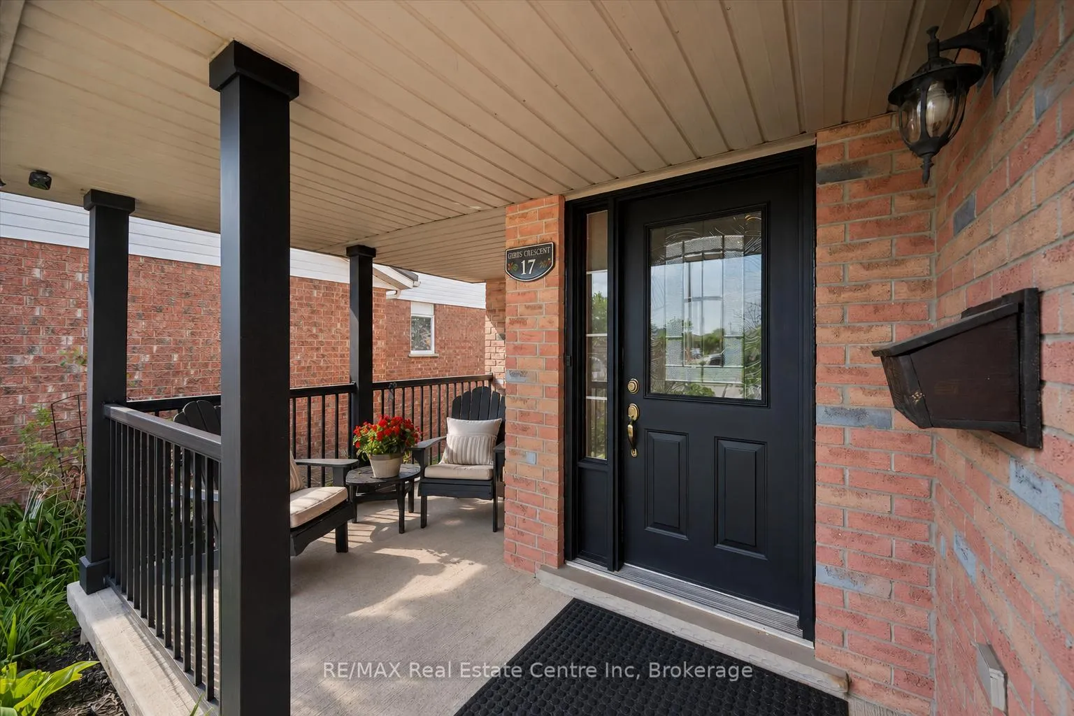 Photo 3 of 17 Gibbs Crescent, Guelph, Clairfields/Hanlon Business Park — HOMEH