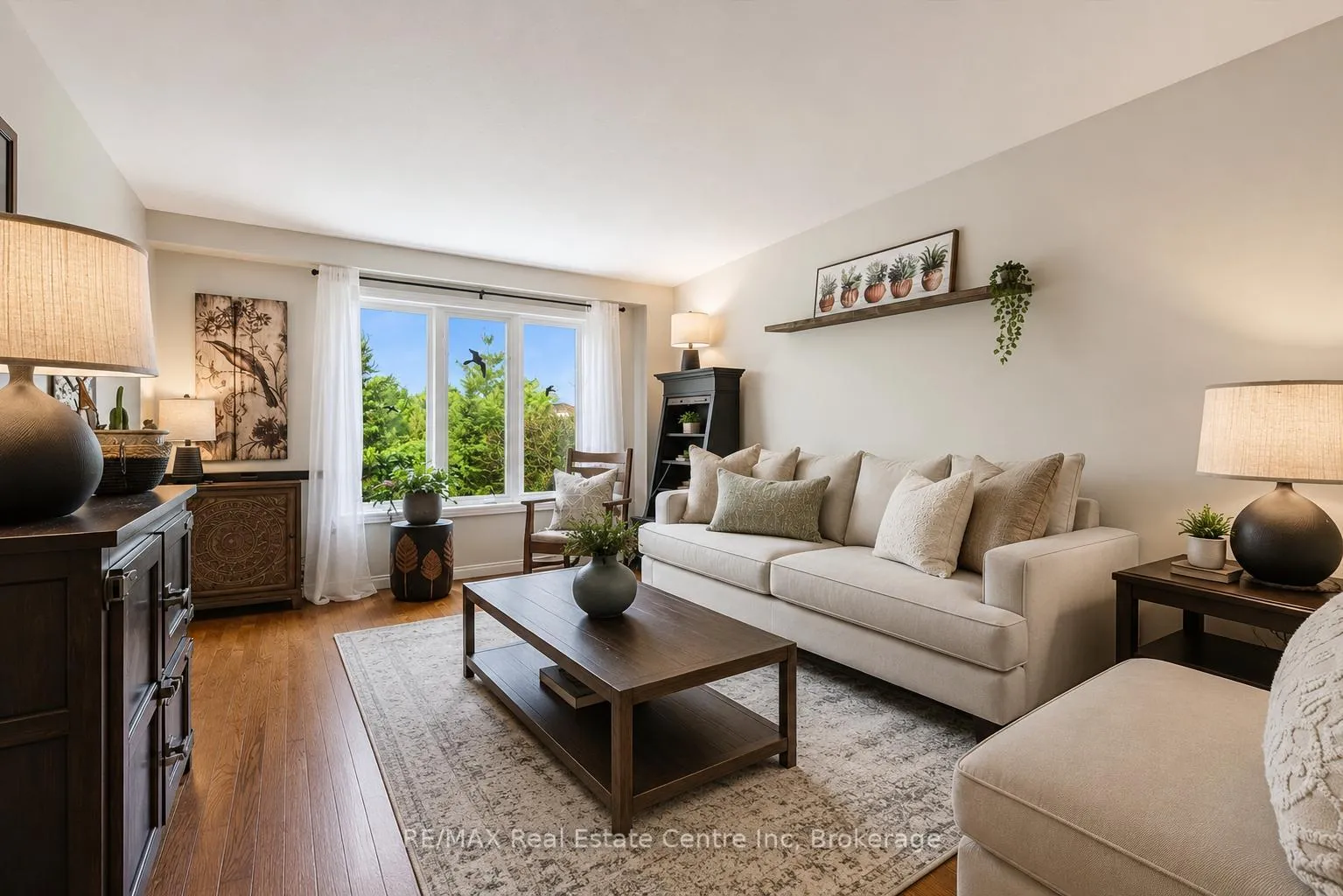 Photo 4 of 17 Gibbs Crescent, Guelph, Clairfields/Hanlon Business Park — HOMEH