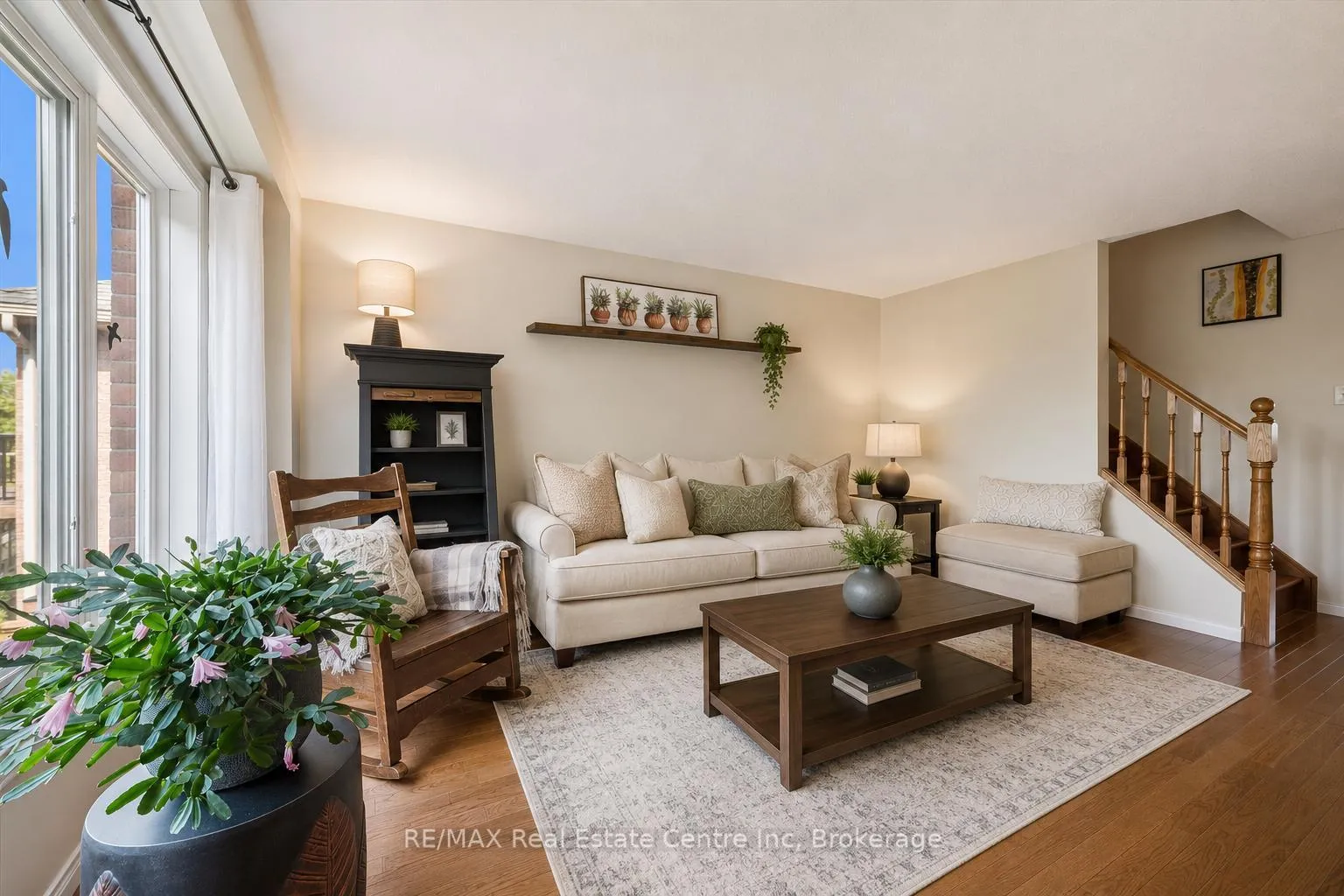 Photo 5 of 17 Gibbs Crescent, Guelph, Clairfields/Hanlon Business Park — HOMEH