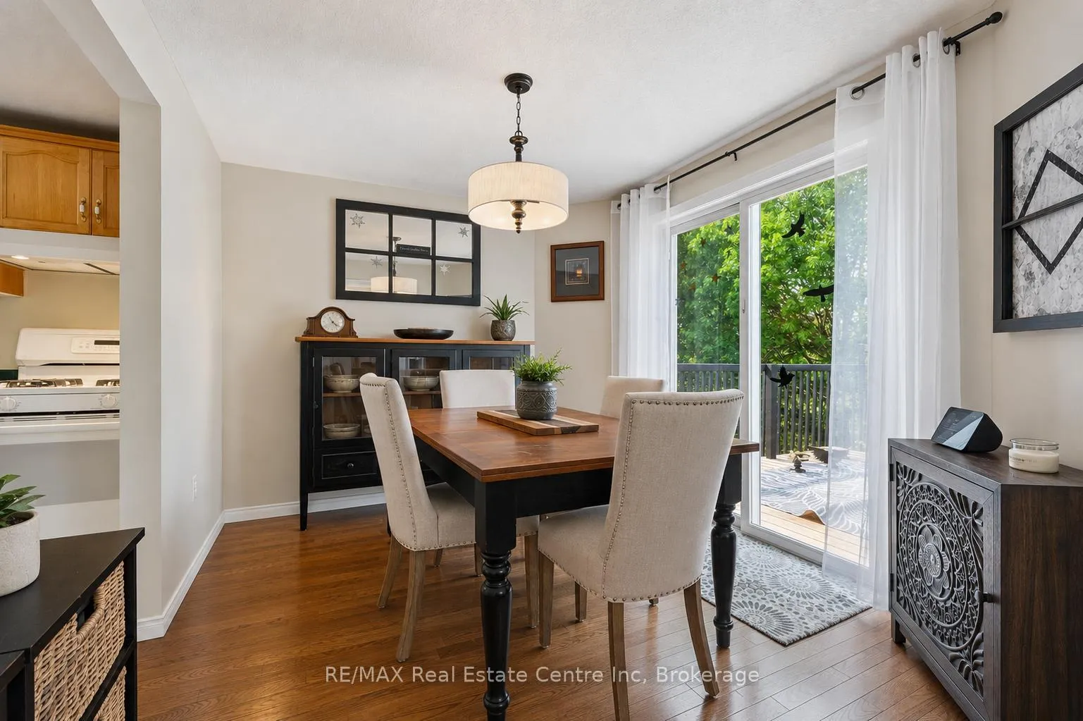Photo 6 of 17 Gibbs Crescent, Guelph, Clairfields/Hanlon Business Park — HOMEH
