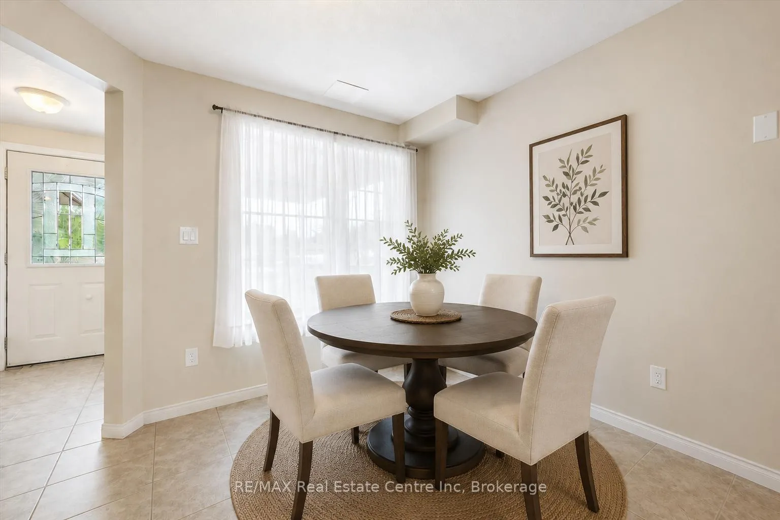 Photo 9 of 17 Gibbs Crescent, Guelph, Clairfields/Hanlon Business Park — HOMEH