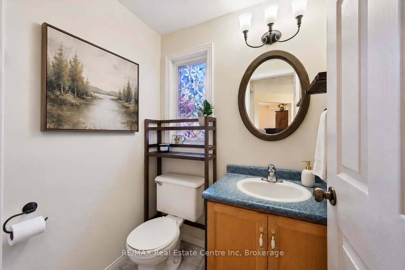 Photo 10 of 17 Gibbs Crescent, Guelph, Clairfields/Hanlon Business Park — HOMEH