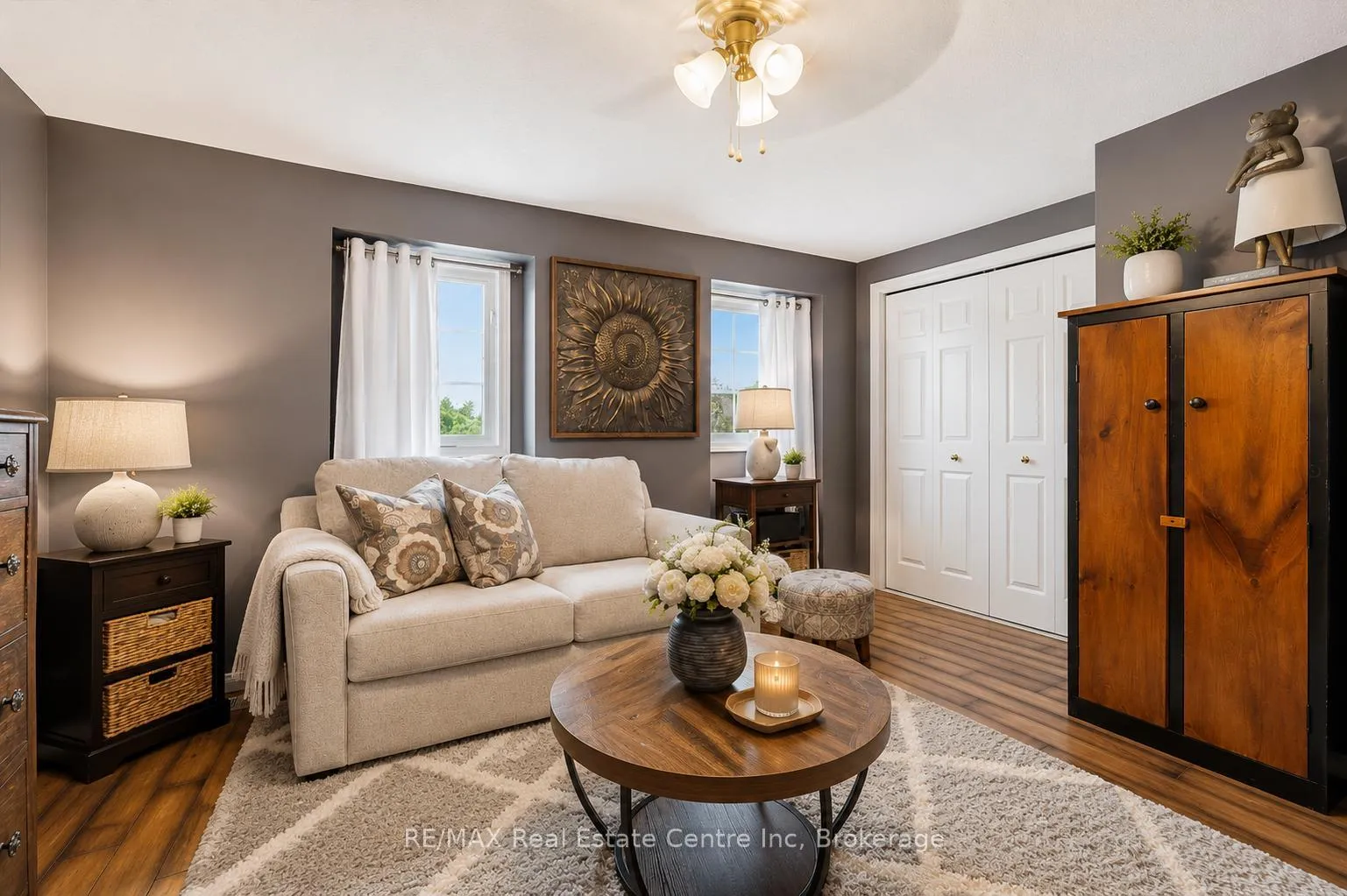 Photo 13 of 17 Gibbs Crescent, Guelph, Clairfields/Hanlon Business Park — HOMEH