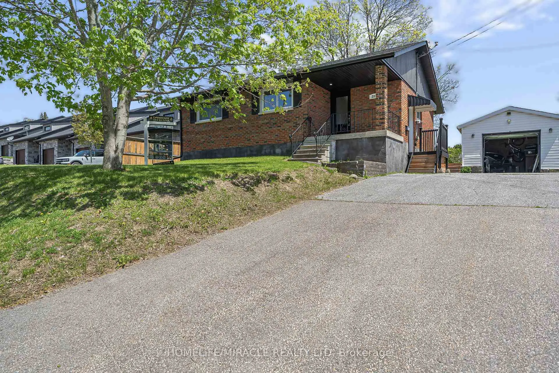 Photo 3 of 207 Baker Street, Stirling-Rawdon, Stirling Ward — HOMEH