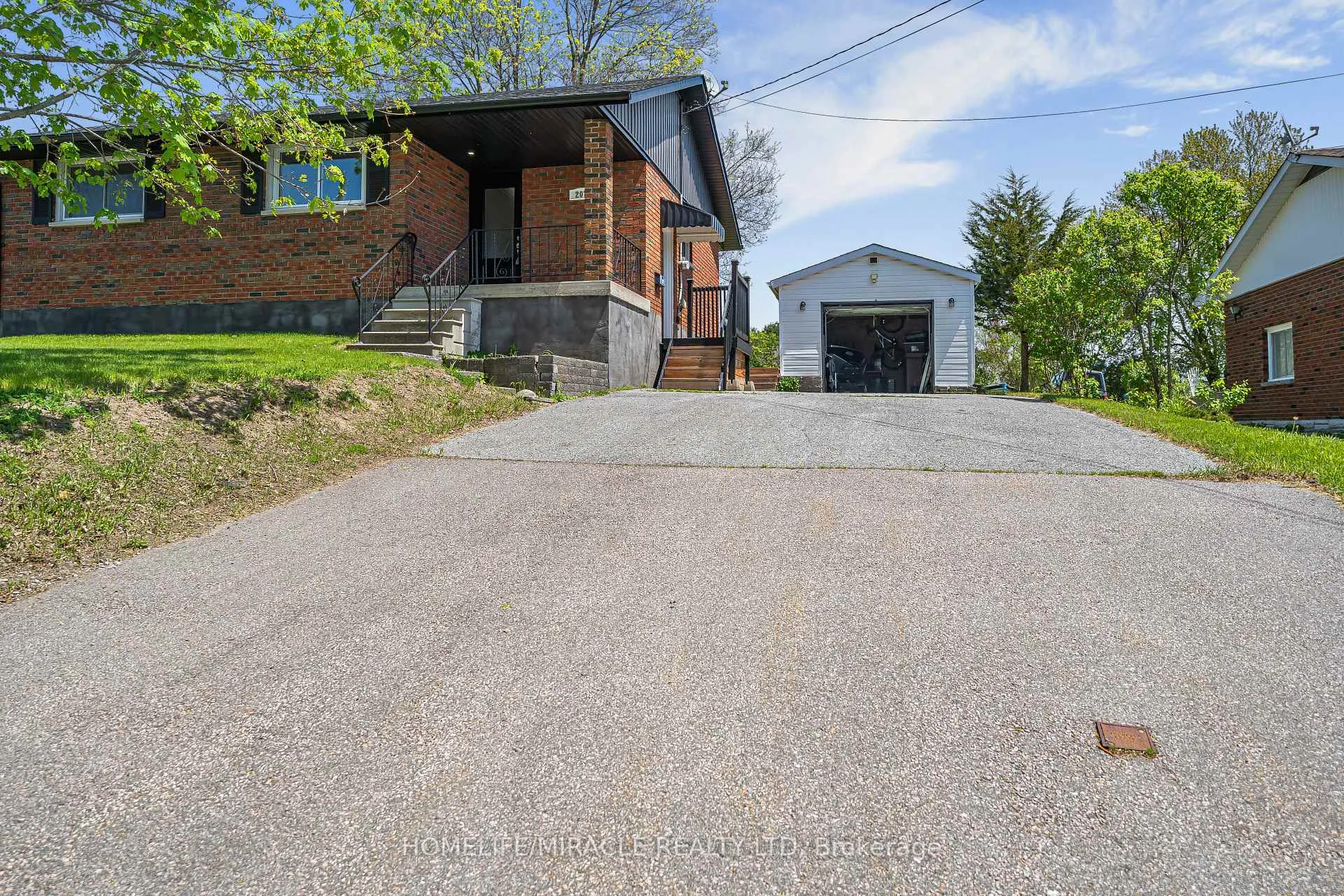 Photo 8 of 207 Baker Street, Stirling-Rawdon, Stirling Ward — HOMEH