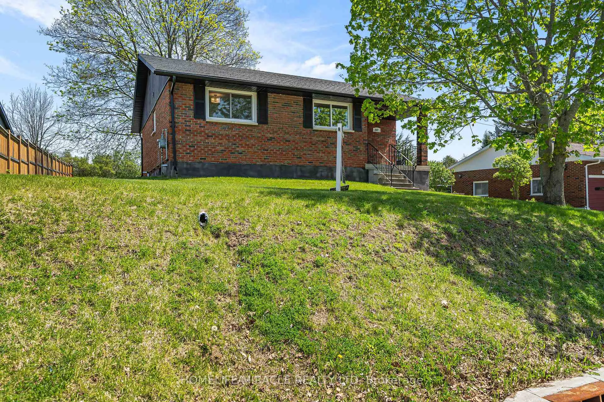Photo 10 of 207 Baker Street, Stirling-Rawdon, Stirling Ward — HOMEH