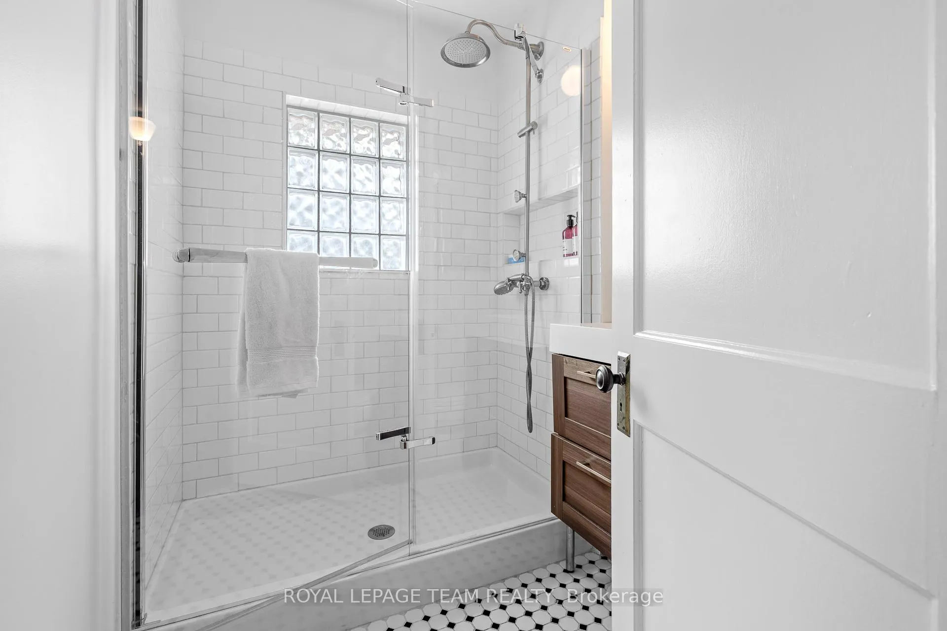 Photo 18 of 135 Clarendon Avenue, Ottawa, Ottawa West — HOMEH