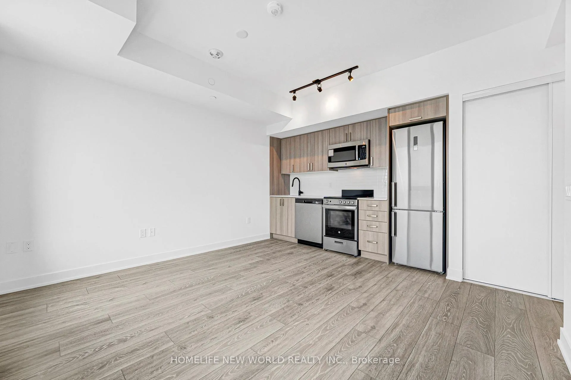 Photo 7 of Unit 807, 758 Dovercourt Road, Toronto, Dovercourt-Wallace Emerson-Junction — HOMEH