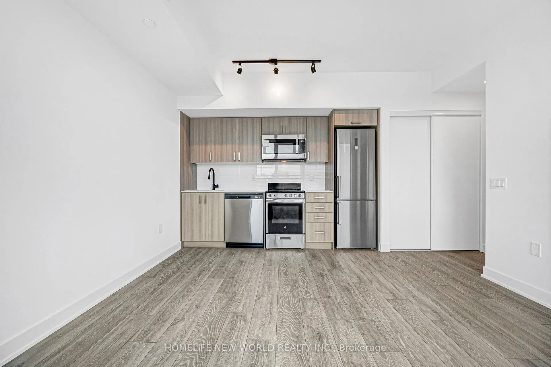 Photo 8 of Unit 807, 758 Dovercourt Road, Toronto, Dovercourt-Wallace Emerson-Junction — HOMEH