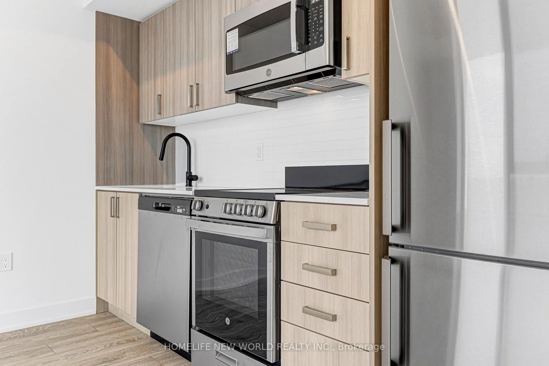Photo 10 of Unit 807, 758 Dovercourt Road, Toronto, Dovercourt-Wallace Emerson-Junction — HOMEH