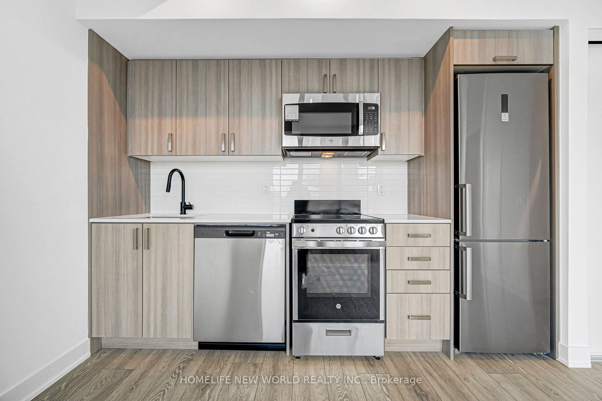 Photo 11 of Unit 807, 758 Dovercourt Road, Toronto, Dovercourt-Wallace Emerson-Junction — HOMEH