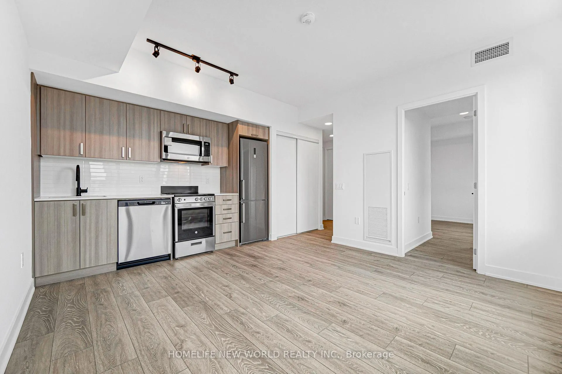 Photo 12 of Unit 807, 758 Dovercourt Road, Toronto, Dovercourt-Wallace Emerson-Junction — HOMEH