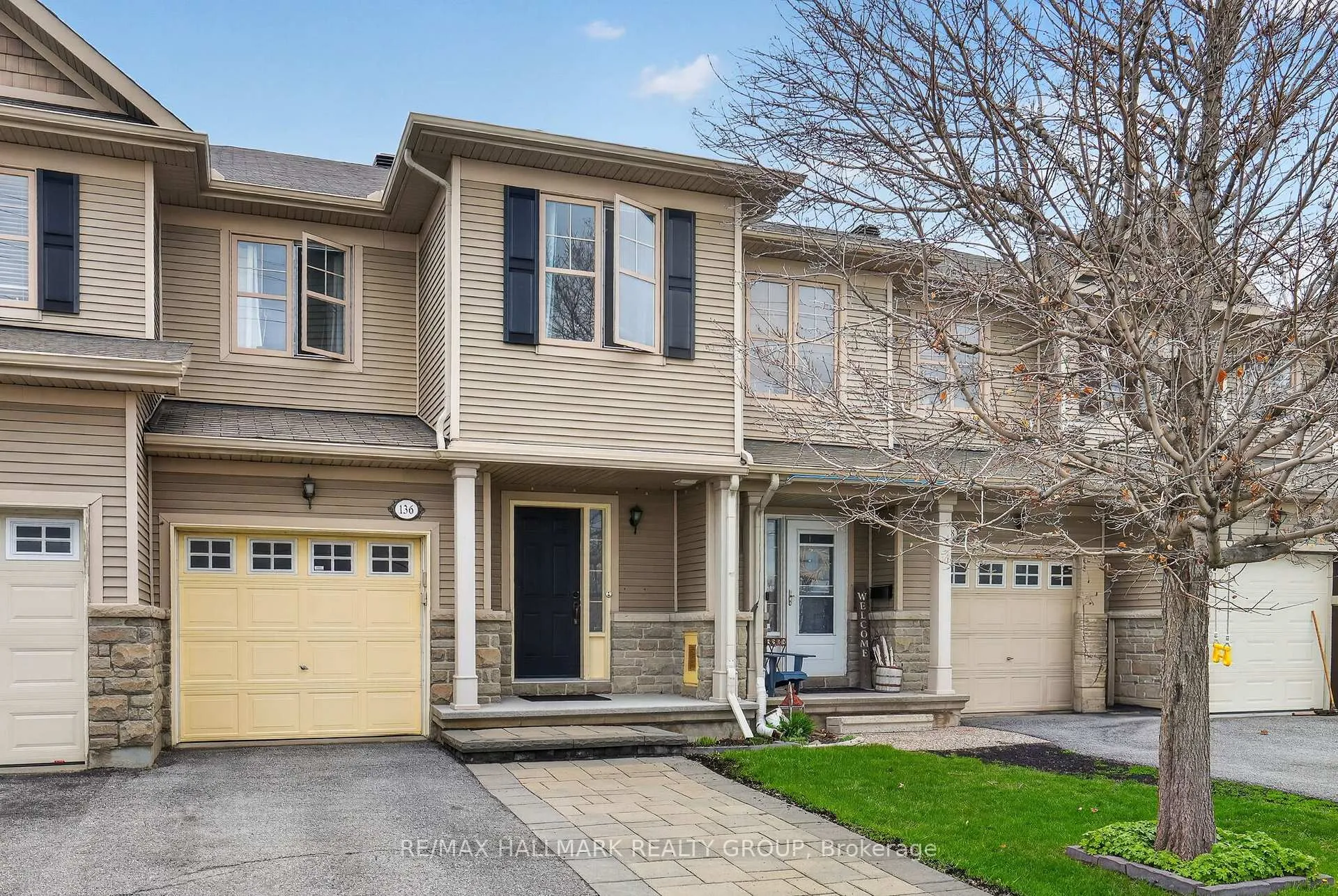 Photo 3 of 136 Prem Circle, Ottawa, Barrhaven - Cedargrove/Fraserdale — HOMEH