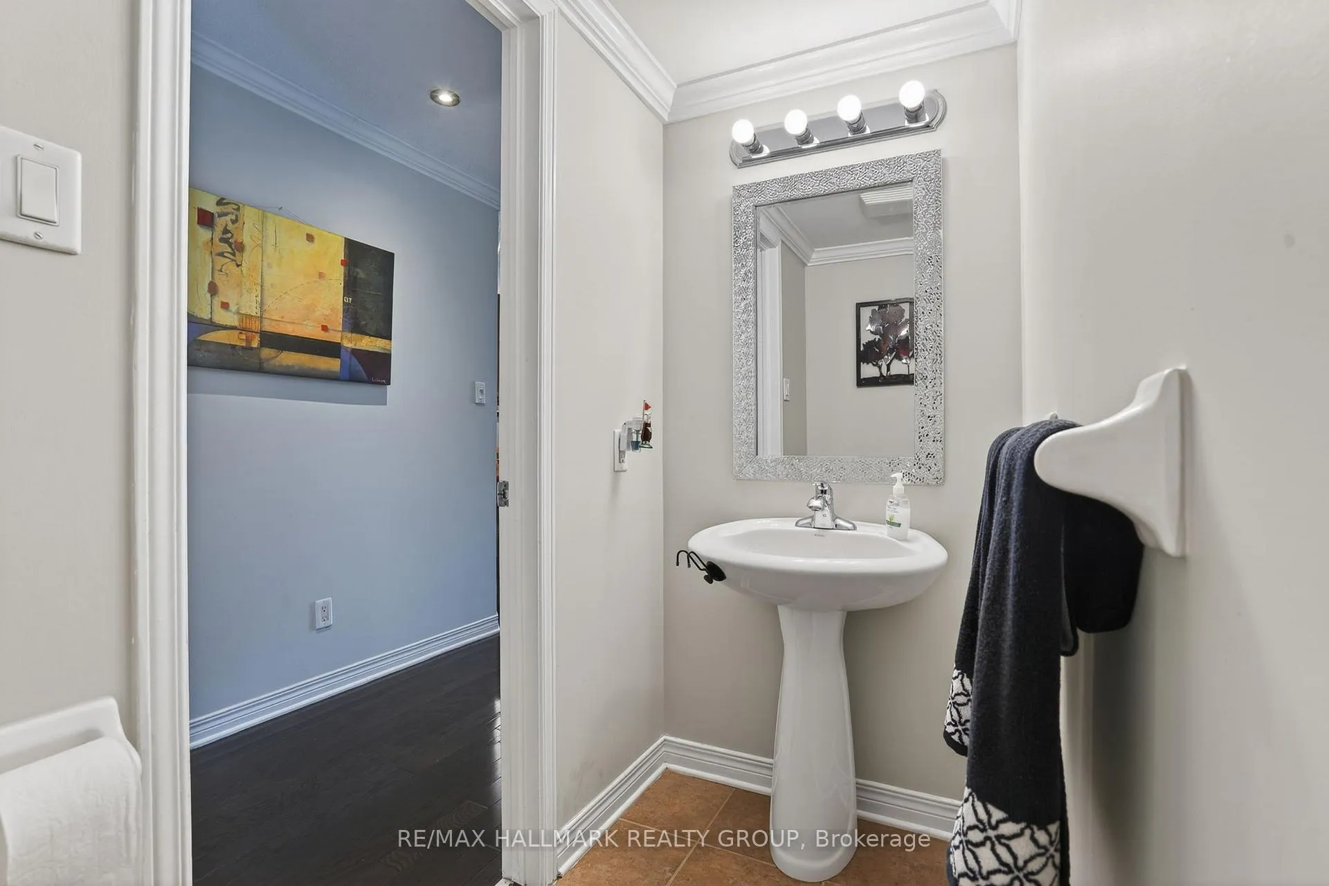 Photo 5 of 136 Prem Circle, Ottawa, Barrhaven - Cedargrove/Fraserdale — HOMEH