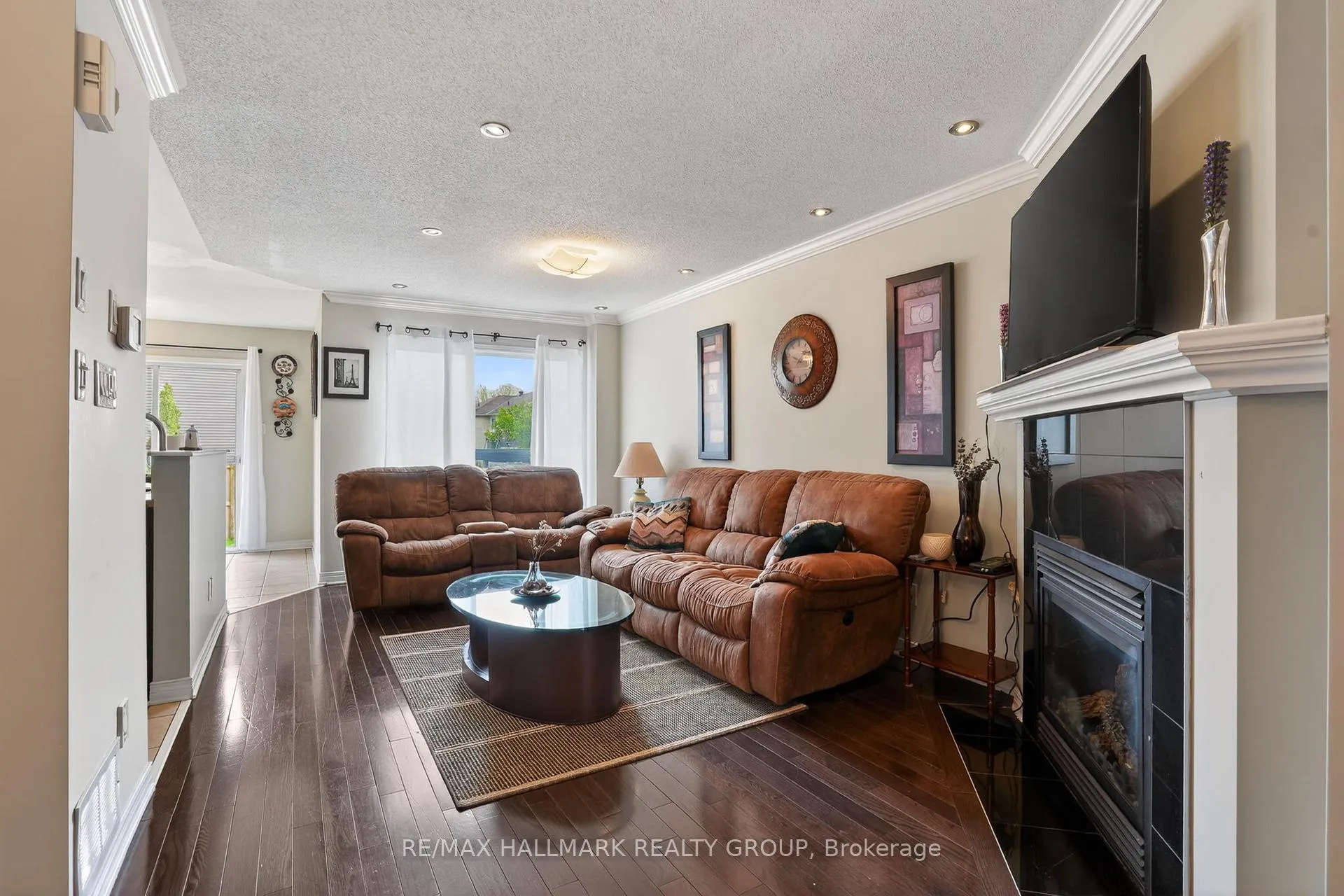 Photo 9 of 136 Prem Circle, Ottawa, Barrhaven - Cedargrove/Fraserdale — HOMEH