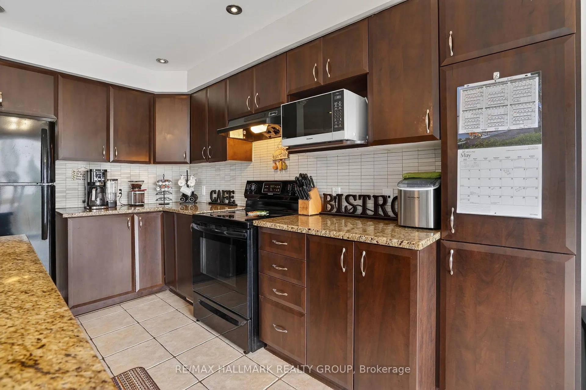 Photo 14 of 136 Prem Circle, Ottawa, Barrhaven - Cedargrove/Fraserdale — HOMEH