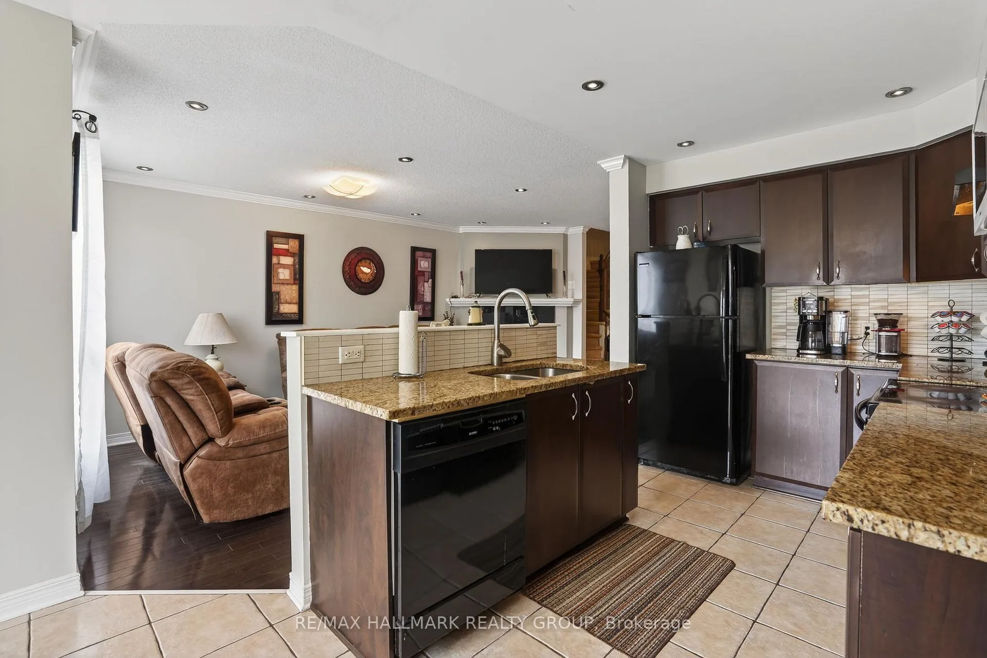 Photo 18 of 136 Prem Circle, Ottawa, Barrhaven - Cedargrove/Fraserdale — HOMEH