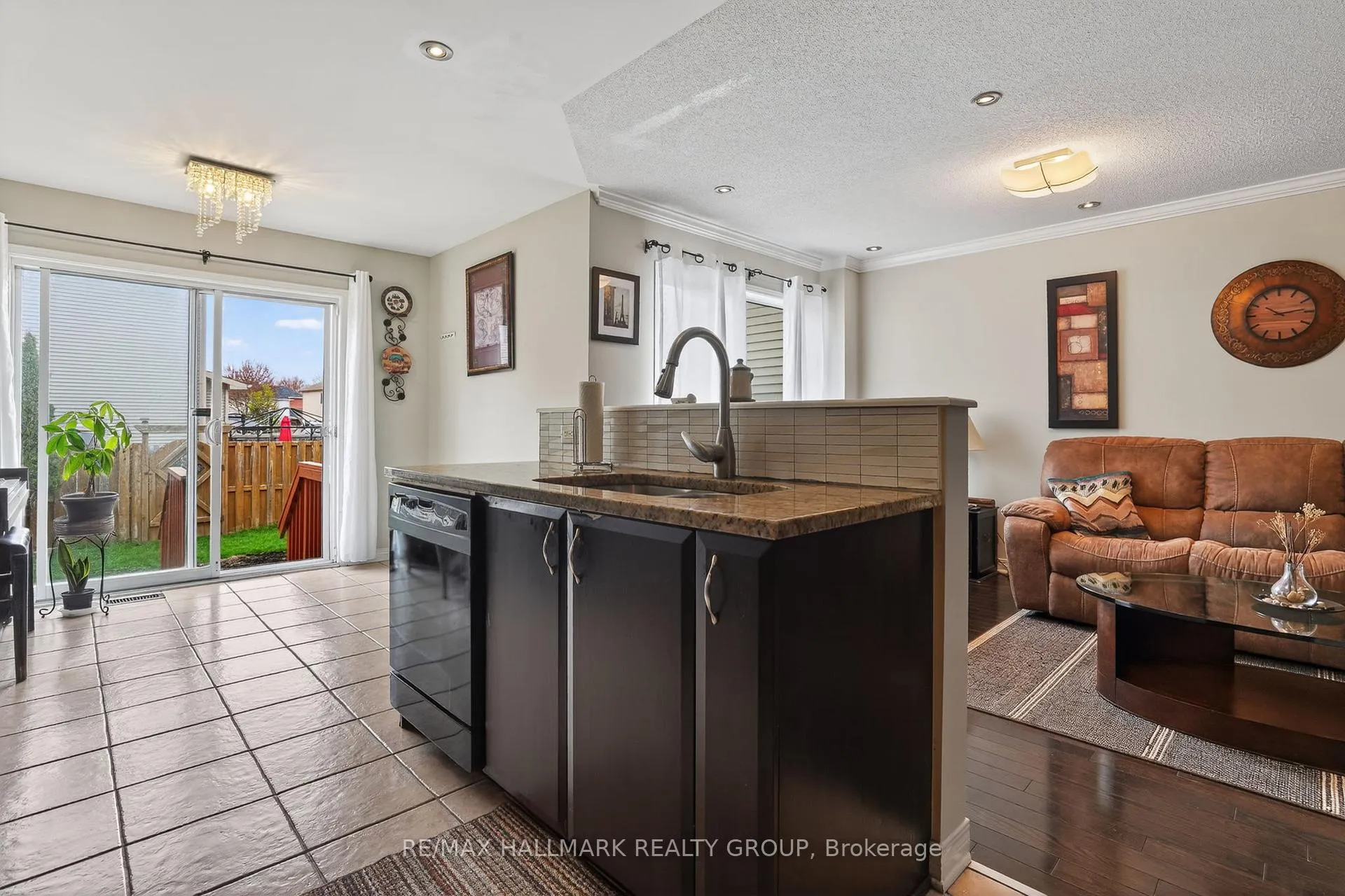 Photo 19 of 136 Prem Circle, Ottawa, Barrhaven - Cedargrove/Fraserdale — HOMEH