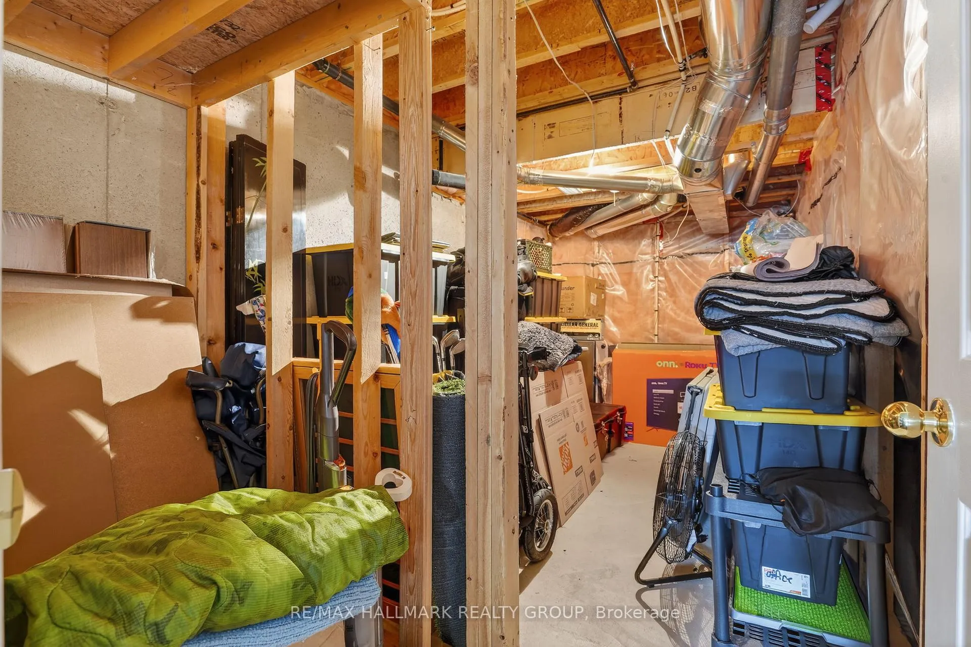 Photo 37 of 136 Prem Circle, Ottawa, Barrhaven - Cedargrove/Fraserdale — HOMEH
