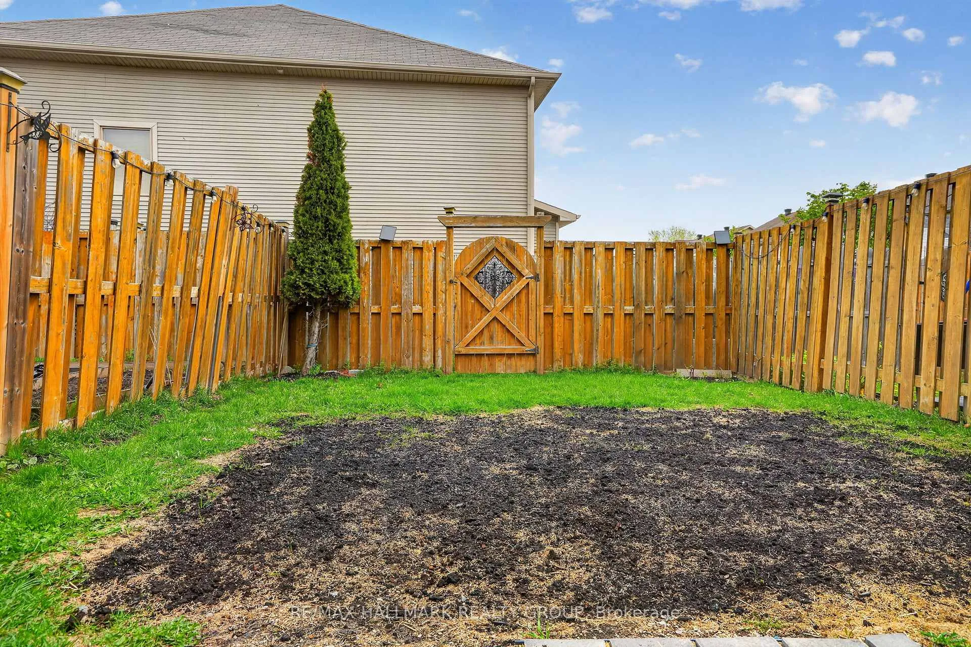 Photo 41 of 136 Prem Circle, Ottawa, Barrhaven - Cedargrove/Fraserdale — HOMEH