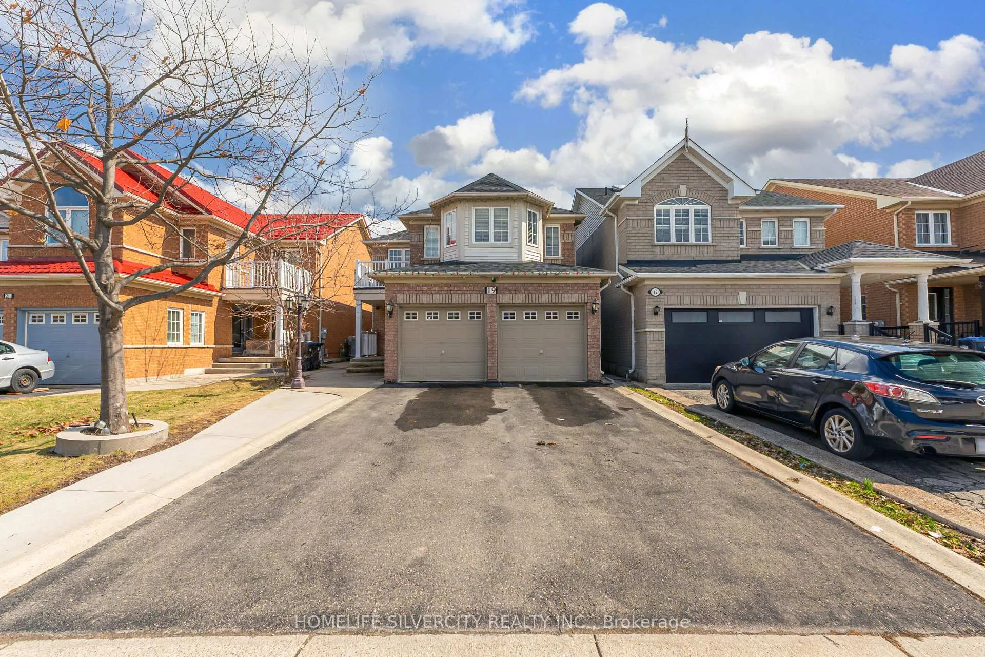 Photo 2 of 19 Vintage Gate, Brampton, Fletcher's Creek Village — HOMEH