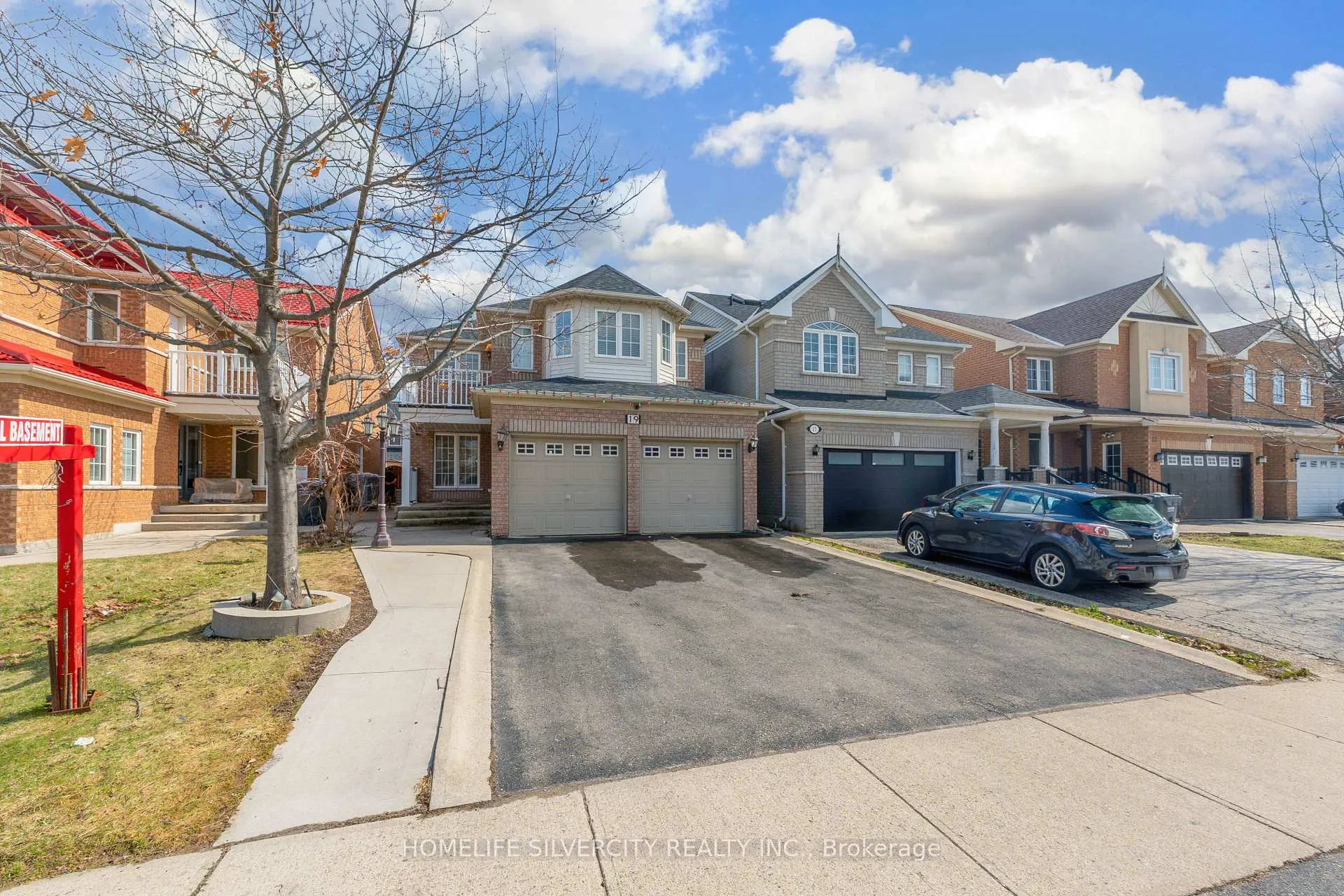 Photo 3 of 19 Vintage Gate, Brampton, Fletcher's Creek Village — HOMEH