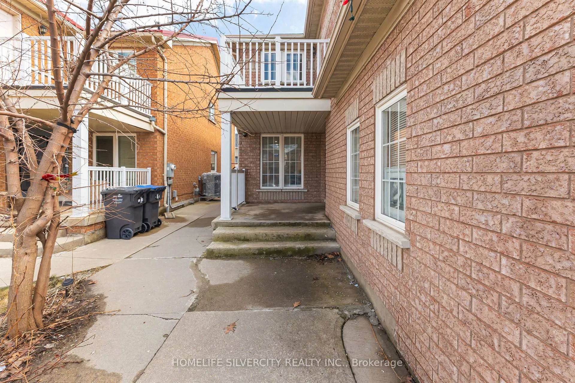 Photo 4 of 19 Vintage Gate, Brampton, Fletcher's Creek Village — HOMEH